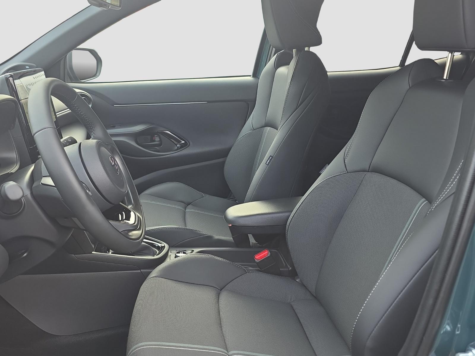 TOYOTA Yaris Cross 1.5 VVT-i HSD Premium AWD-i-image-9
