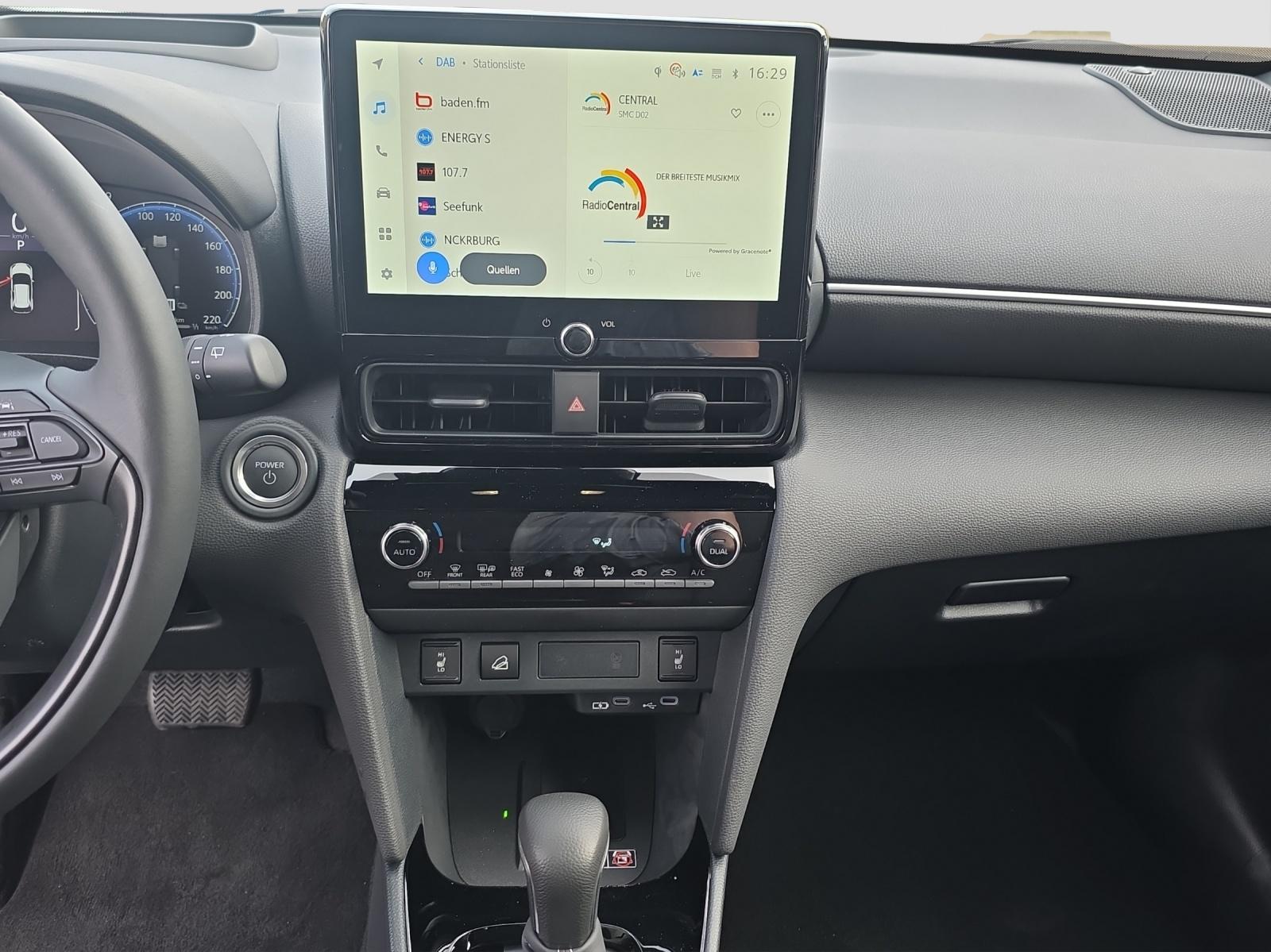 TOYOTA Yaris Cross 1.5 VVT-i HSD Premium AWD-i-image-12