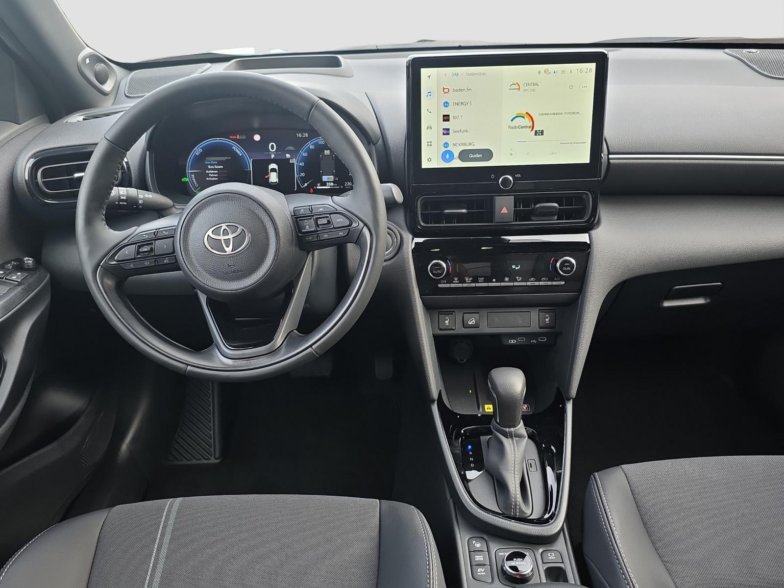 TOYOTA Yaris Cross 1.5 VVT-i HSD Premium AWD-i-image-8