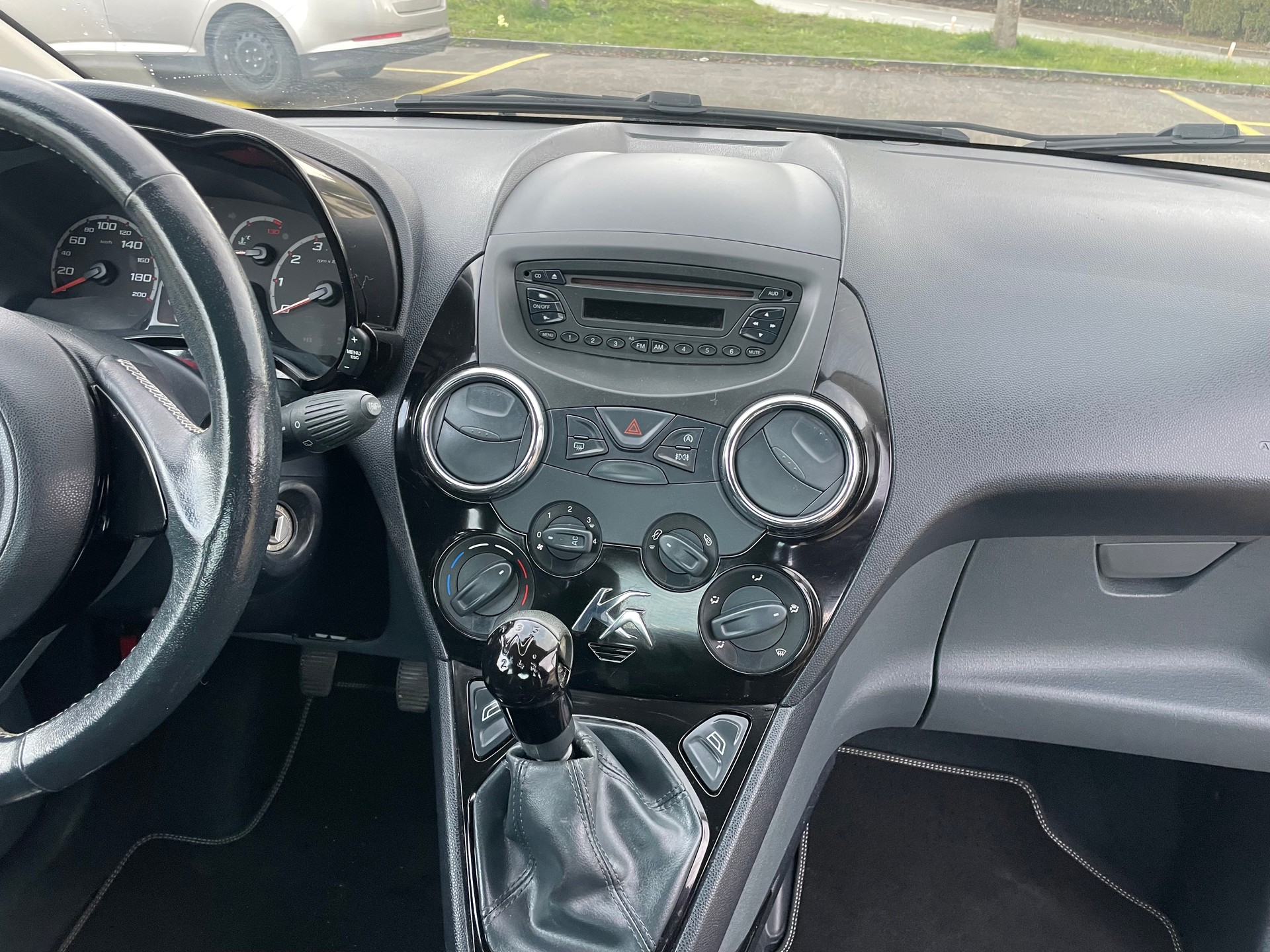 FORD KA 1.25 Titanium-image-10