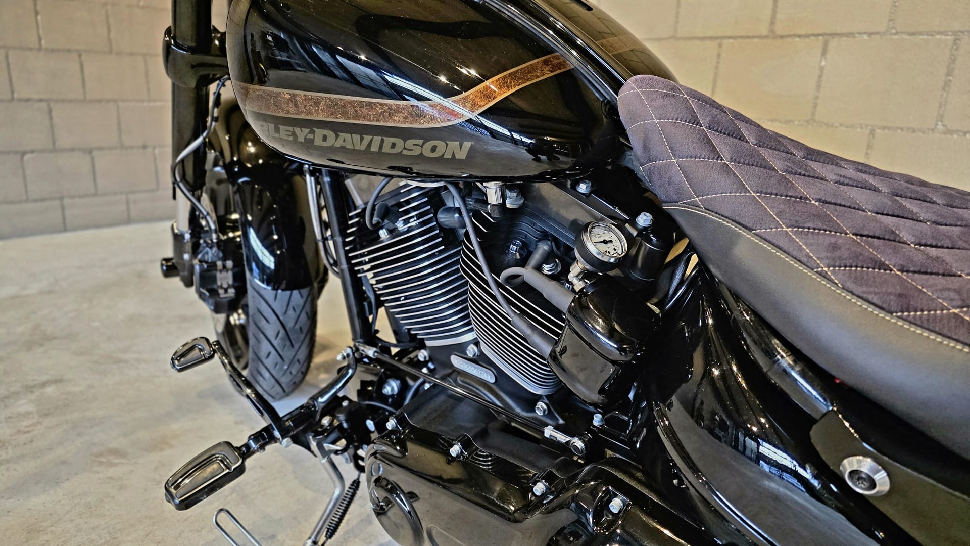 HARLEY-DAVIDSON FXSE Breakout Pro Street CVO ABS-image-1