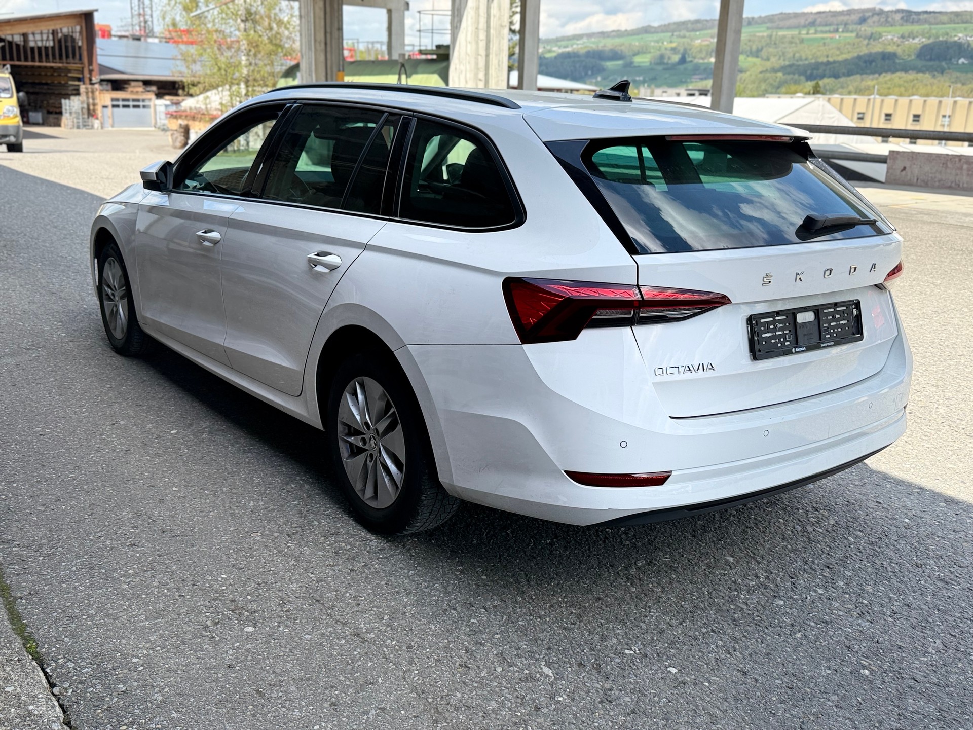 SKODA Octavia Combi 2.0 TDI DSG Style-image-2
