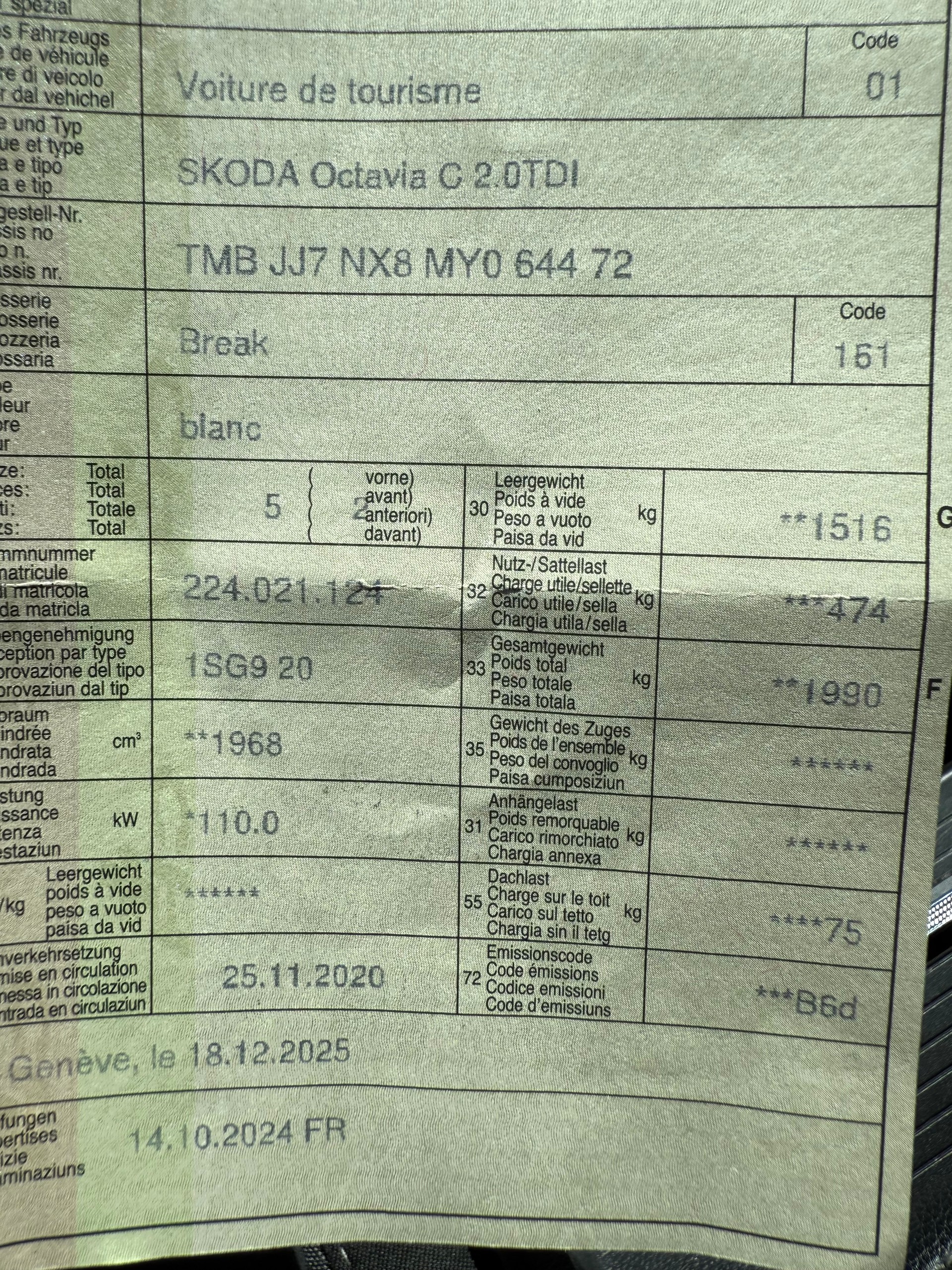 SKODA Octavia Combi 2.0 TDI DSG Style-image-8