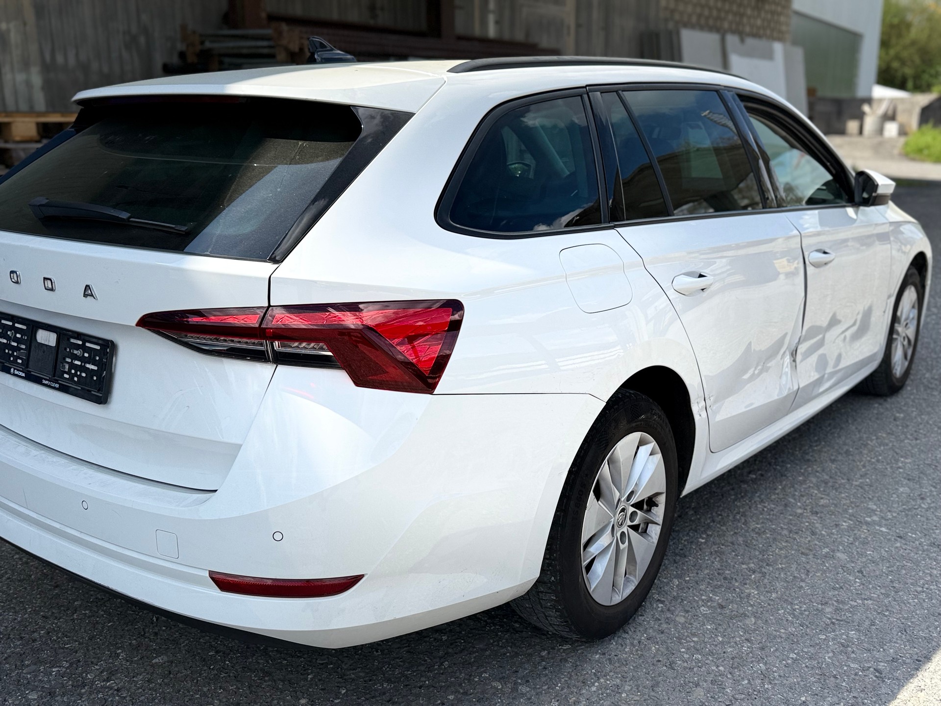SKODA Octavia Combi 2.0 TDI DSG Style-image-3
