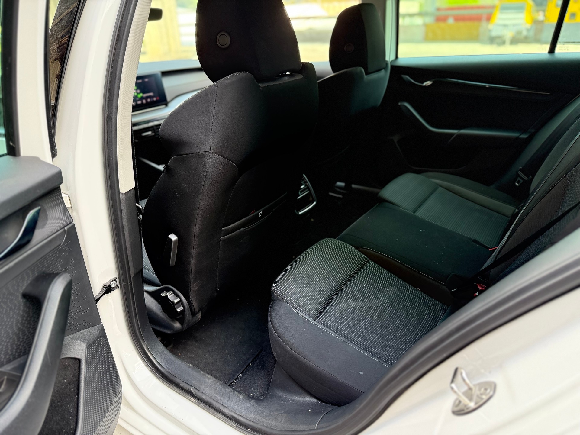 SKODA Octavia Combi 2.0 TDI DSG Style-image-5