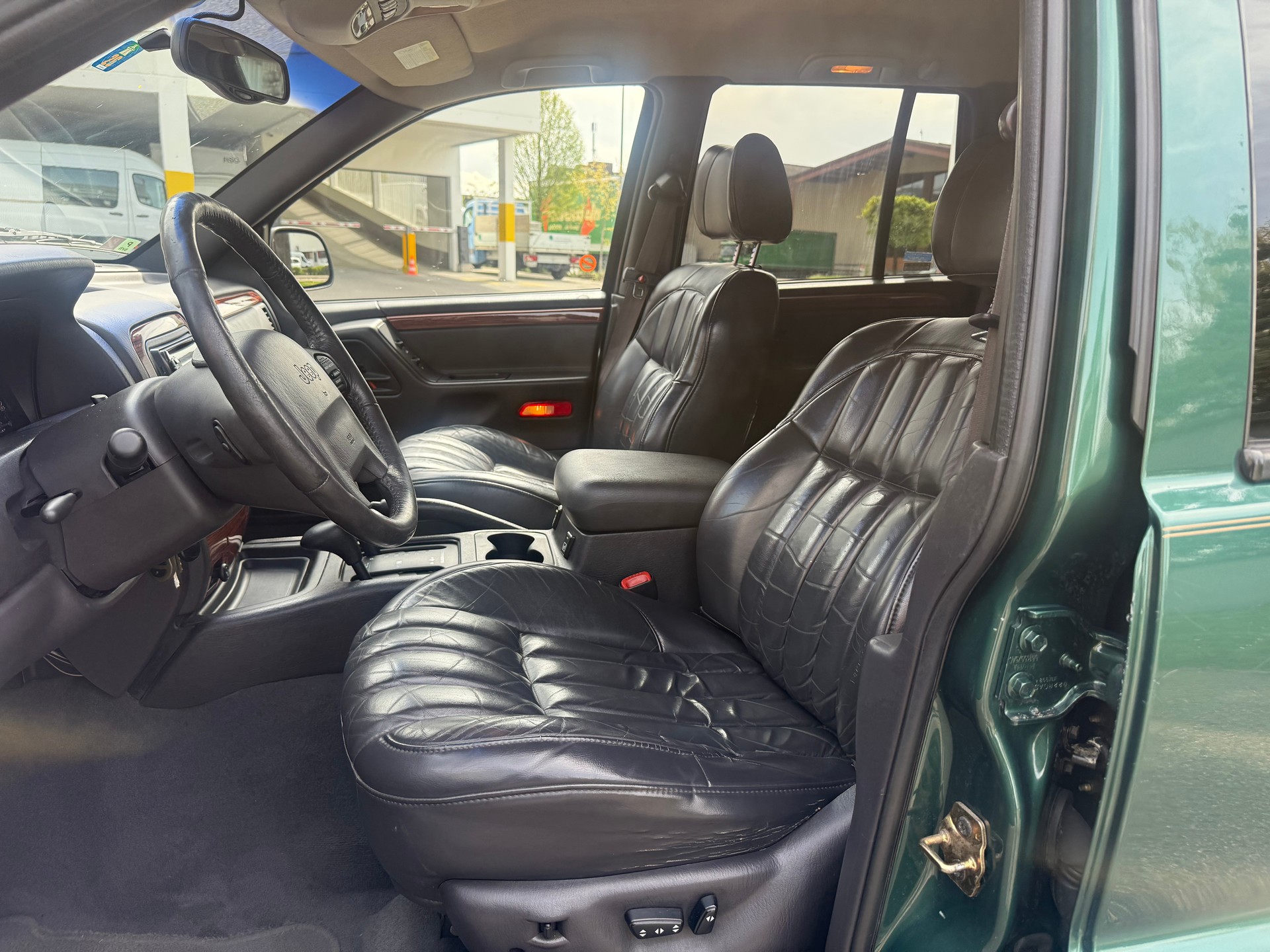 JEEP Grand Cherokee 4.7 Limited Automatic-image-6