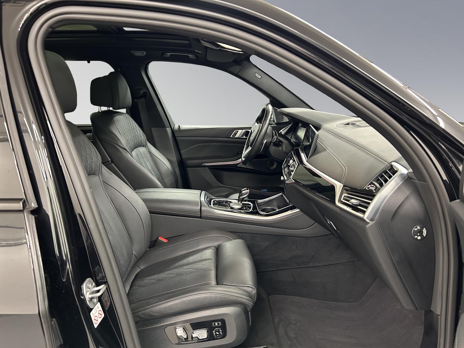 BMW X5 M50i xDrive-image-13