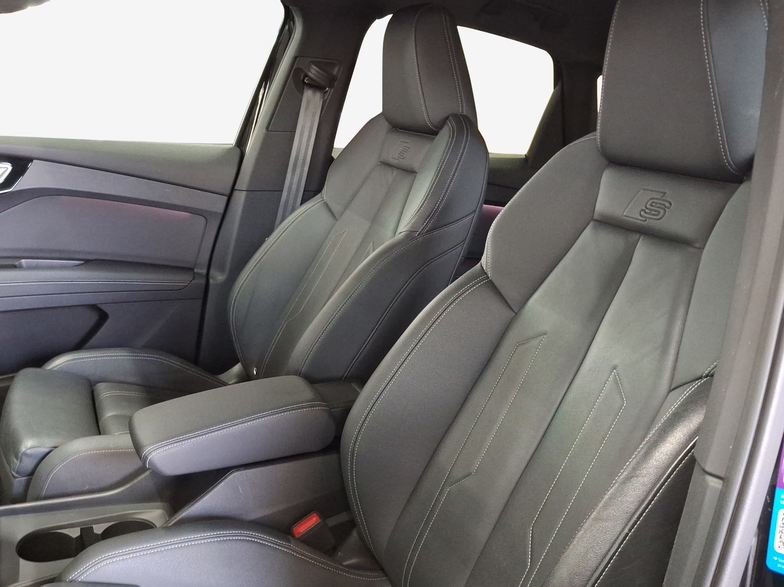 AUDI Q4 Sportback e-tron 50 quattro-image-8
