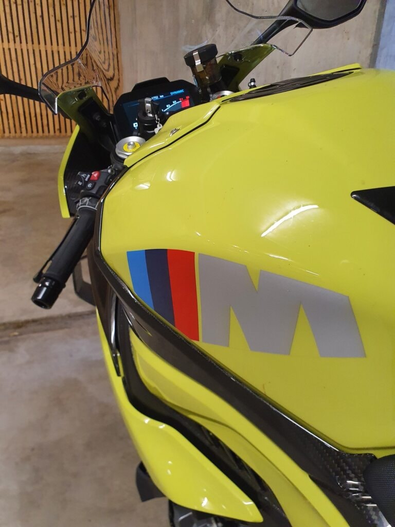 BMW M 1000 RR-image-1