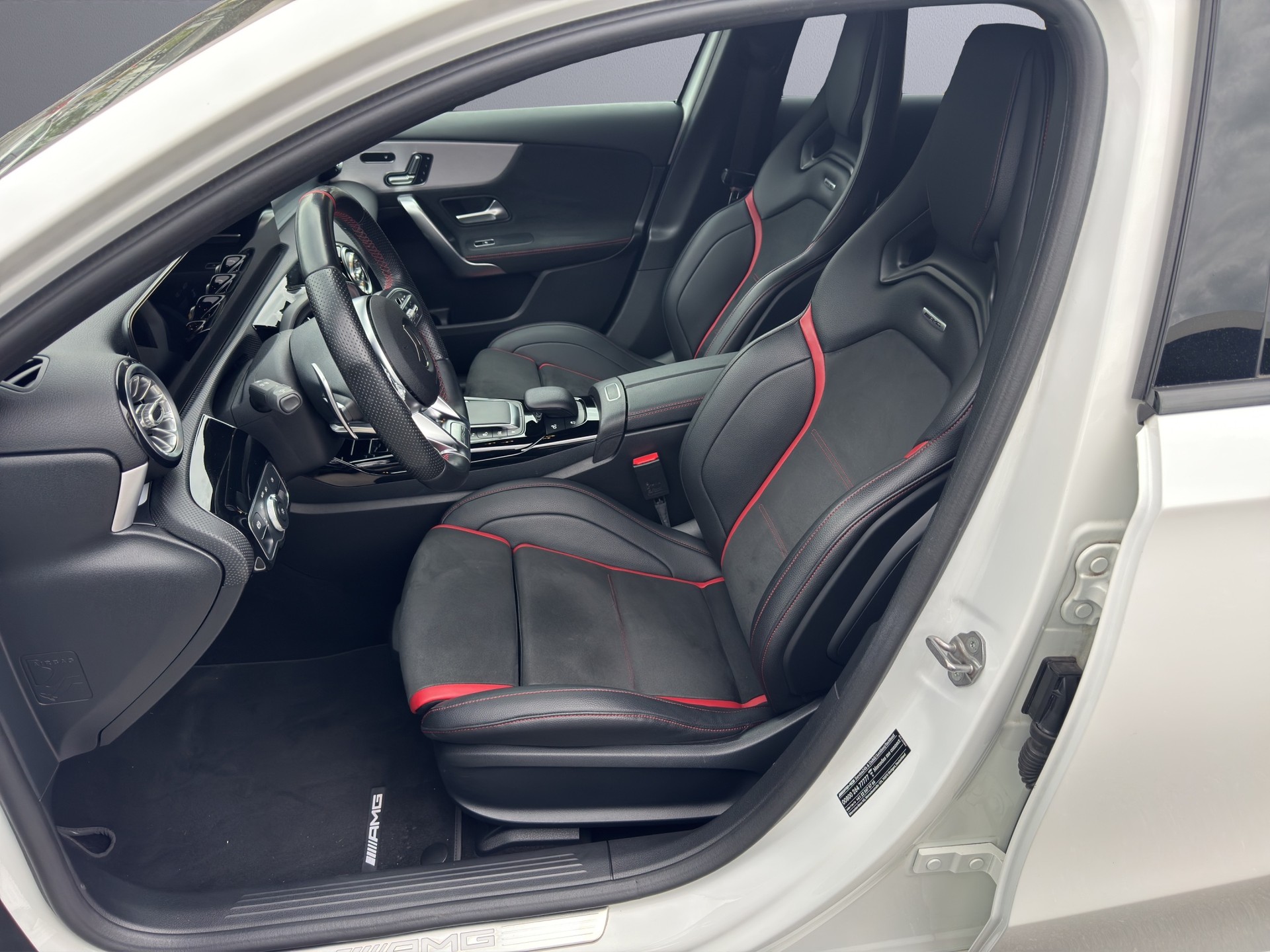 MERCEDES-BENZ A 35 AMG 4Matic Speedshift-image-10