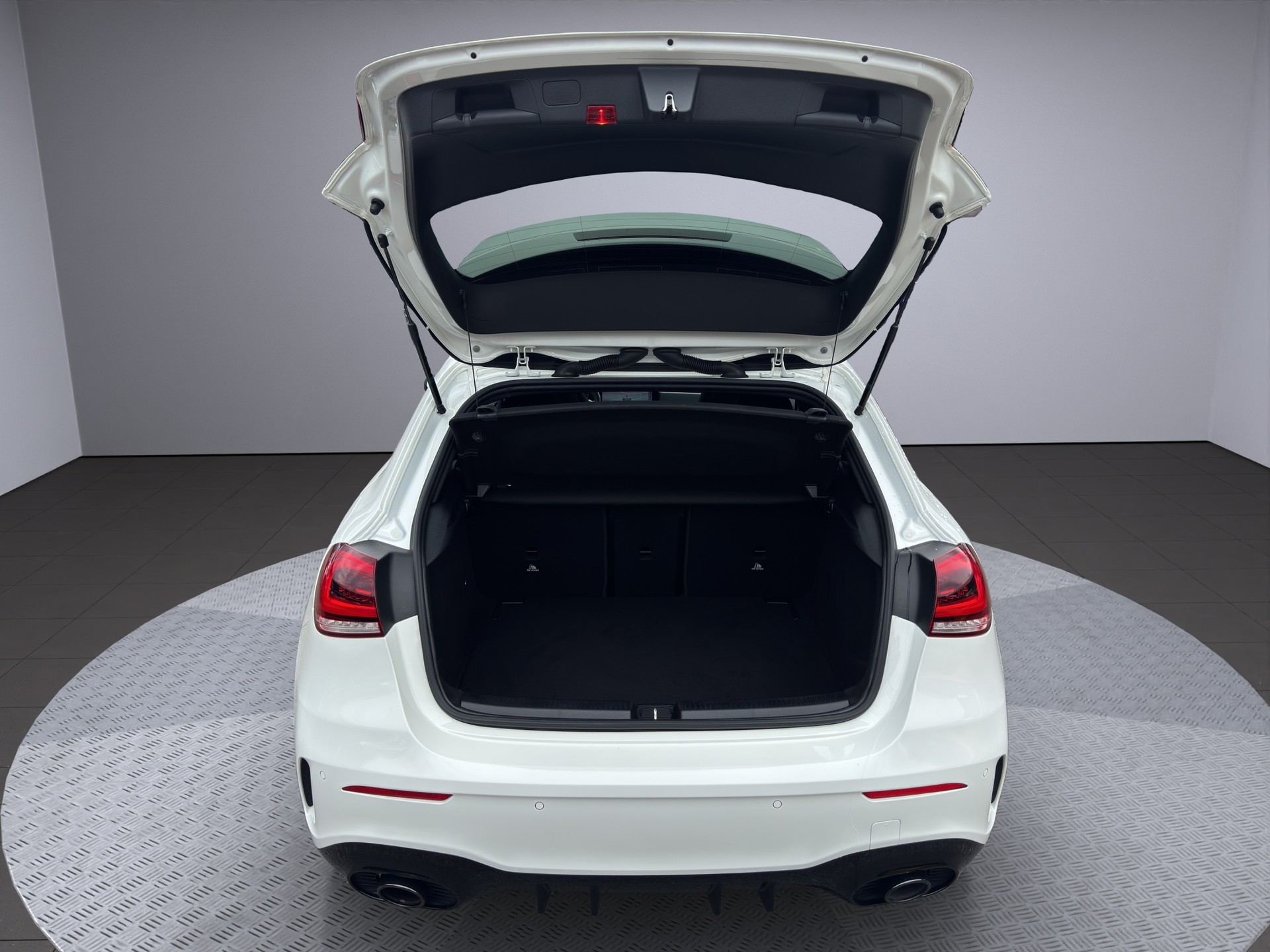 MERCEDES-BENZ A 35 AMG 4Matic Speedshift-image-17