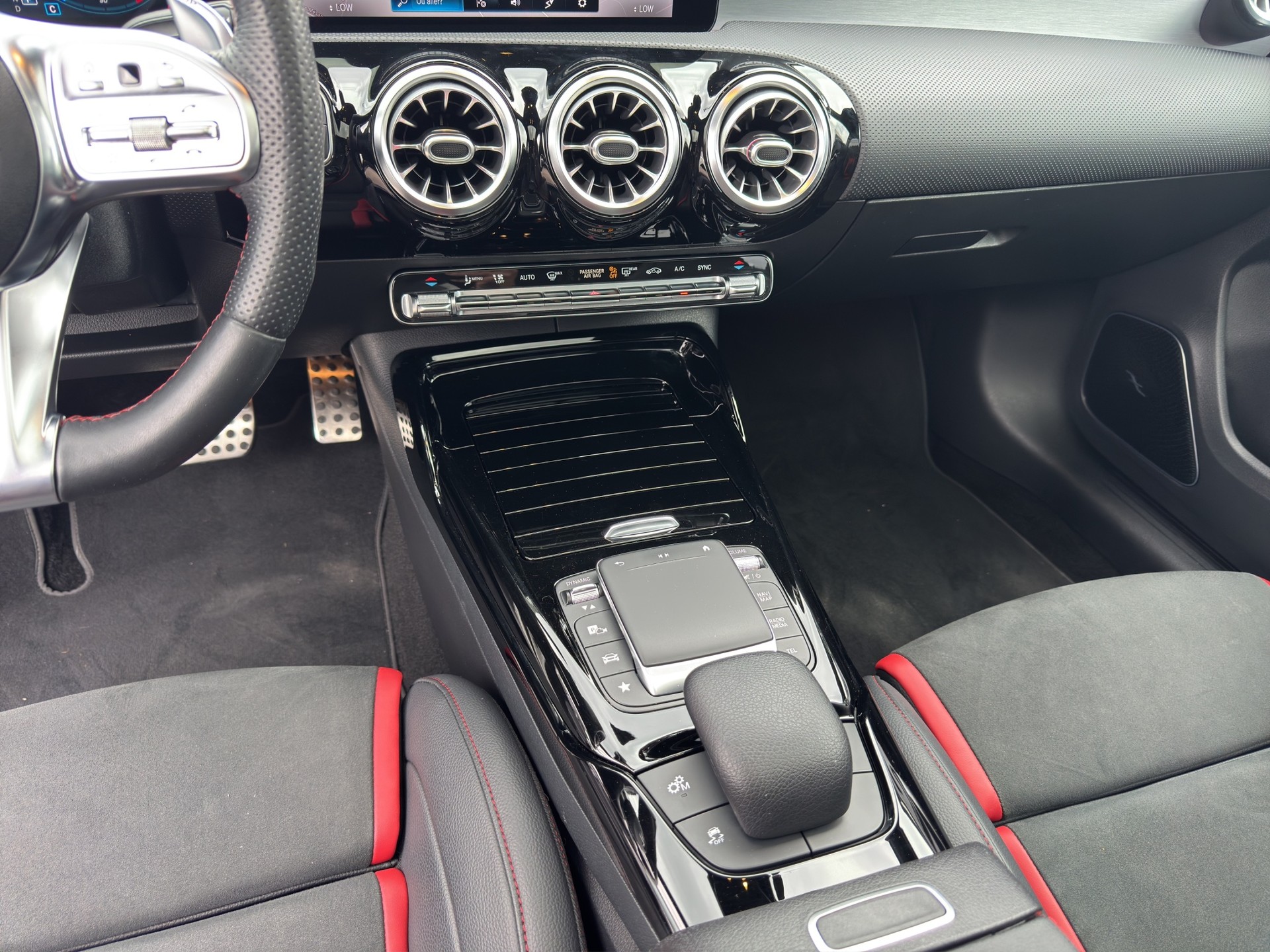 MERCEDES-BENZ A 35 AMG 4Matic Speedshift-image-13