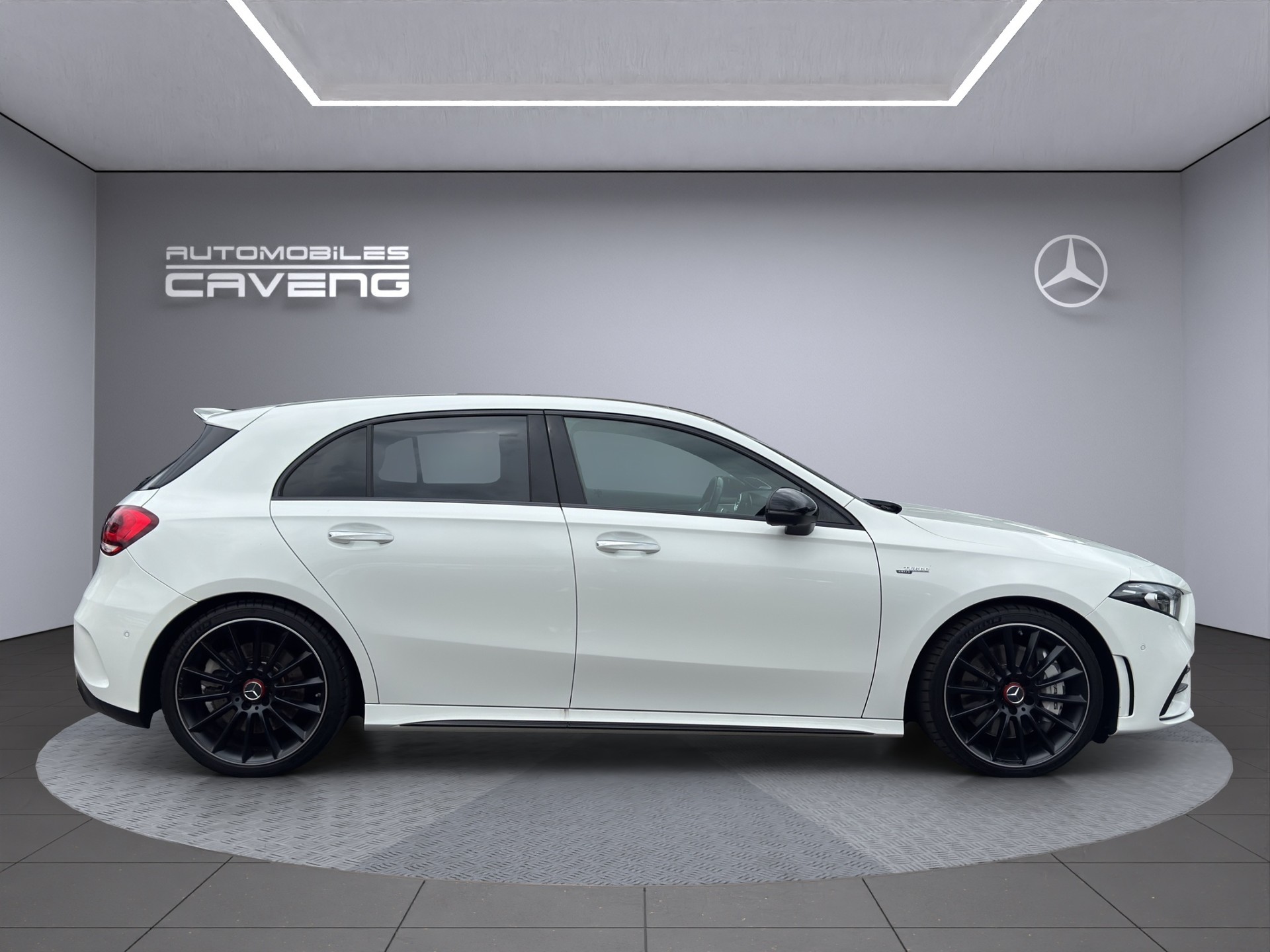 MERCEDES-BENZ A 35 AMG 4Matic Speedshift-image-5