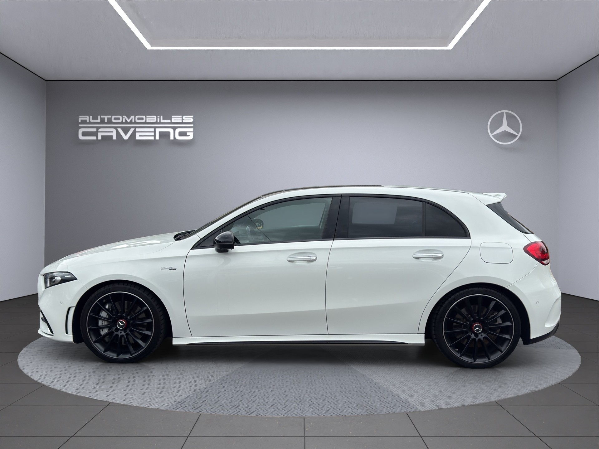 MERCEDES-BENZ A 35 AMG 4Matic Speedshift-image-1