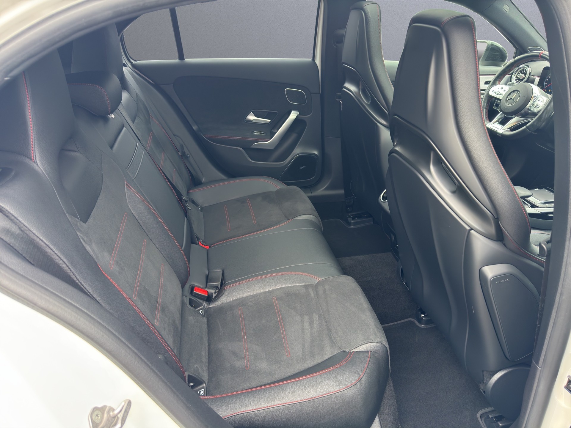 MERCEDES-BENZ A 35 AMG 4Matic Speedshift-image-16