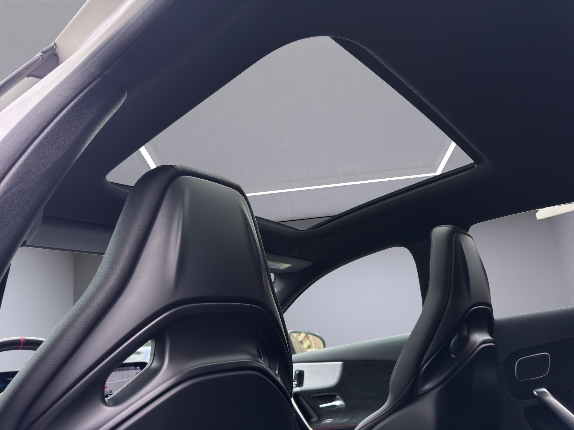 MERCEDES-BENZ A 35 AMG 4Matic Speedshift-image-18