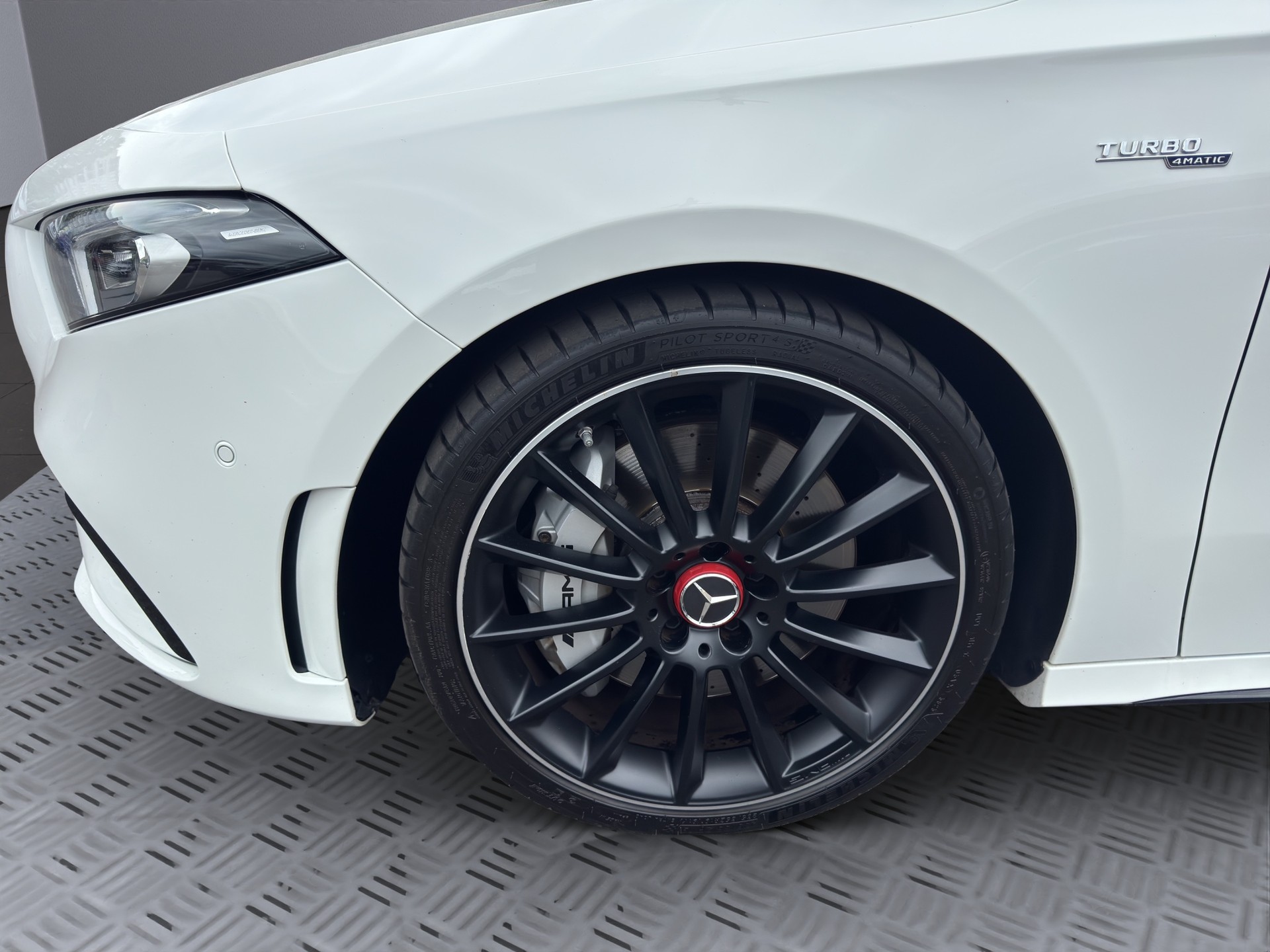 MERCEDES-BENZ A 35 AMG 4Matic Speedshift-image-8