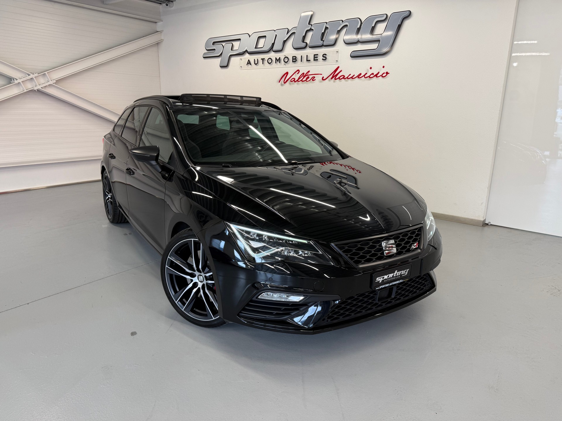 SEAT Leon ST 2.0 TSI Cupra 300 4 Drive DSG-image-1