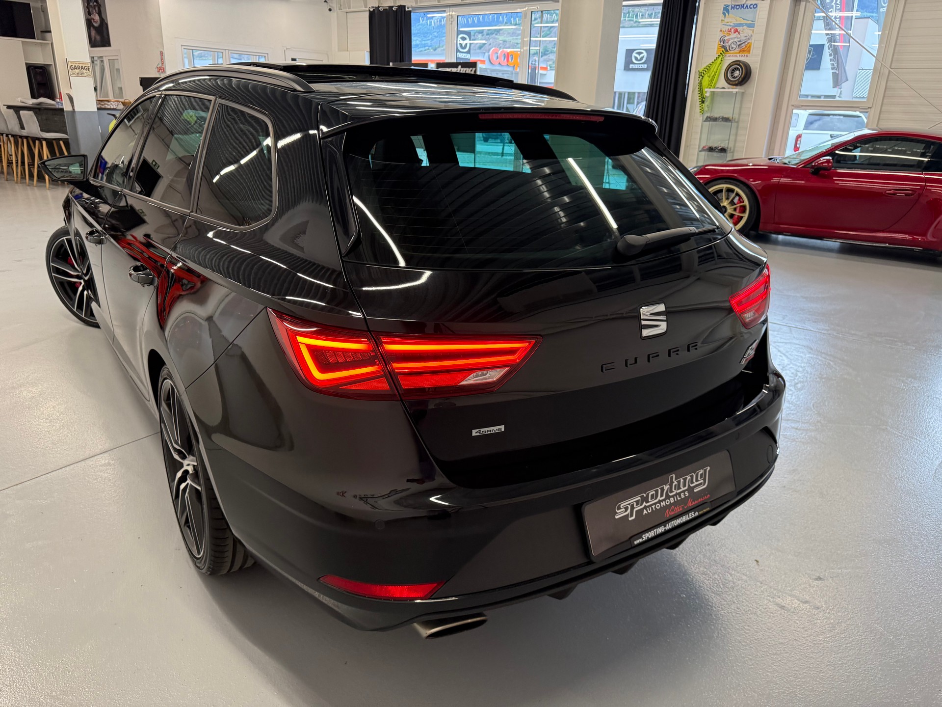 SEAT Leon ST 2.0 TSI Cupra 300 4 Drive DSG-image-12