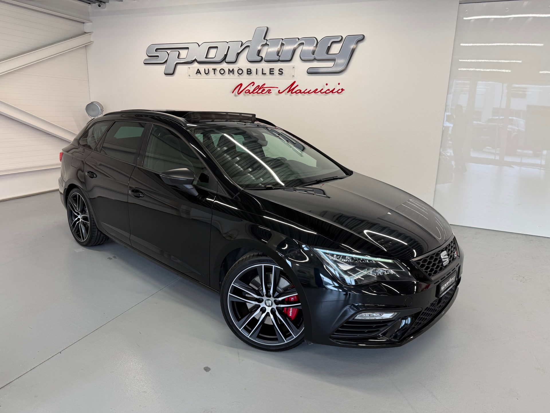 SEAT Leon ST 2.0 TSI Cupra 300 4 Drive DSG-image-2