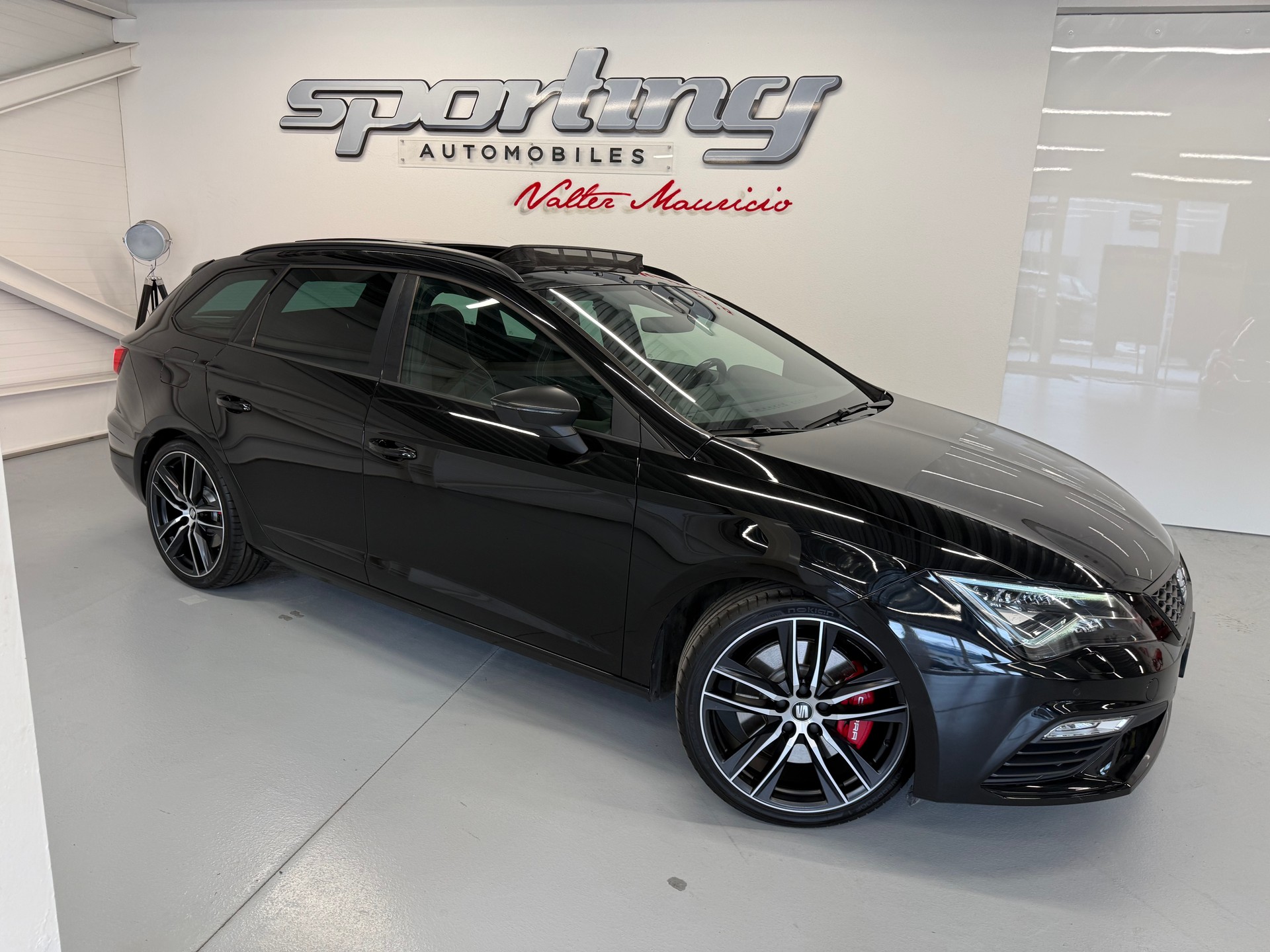 SEAT Leon ST 2.0 TSI Cupra 300 4 Drive DSG-image-3