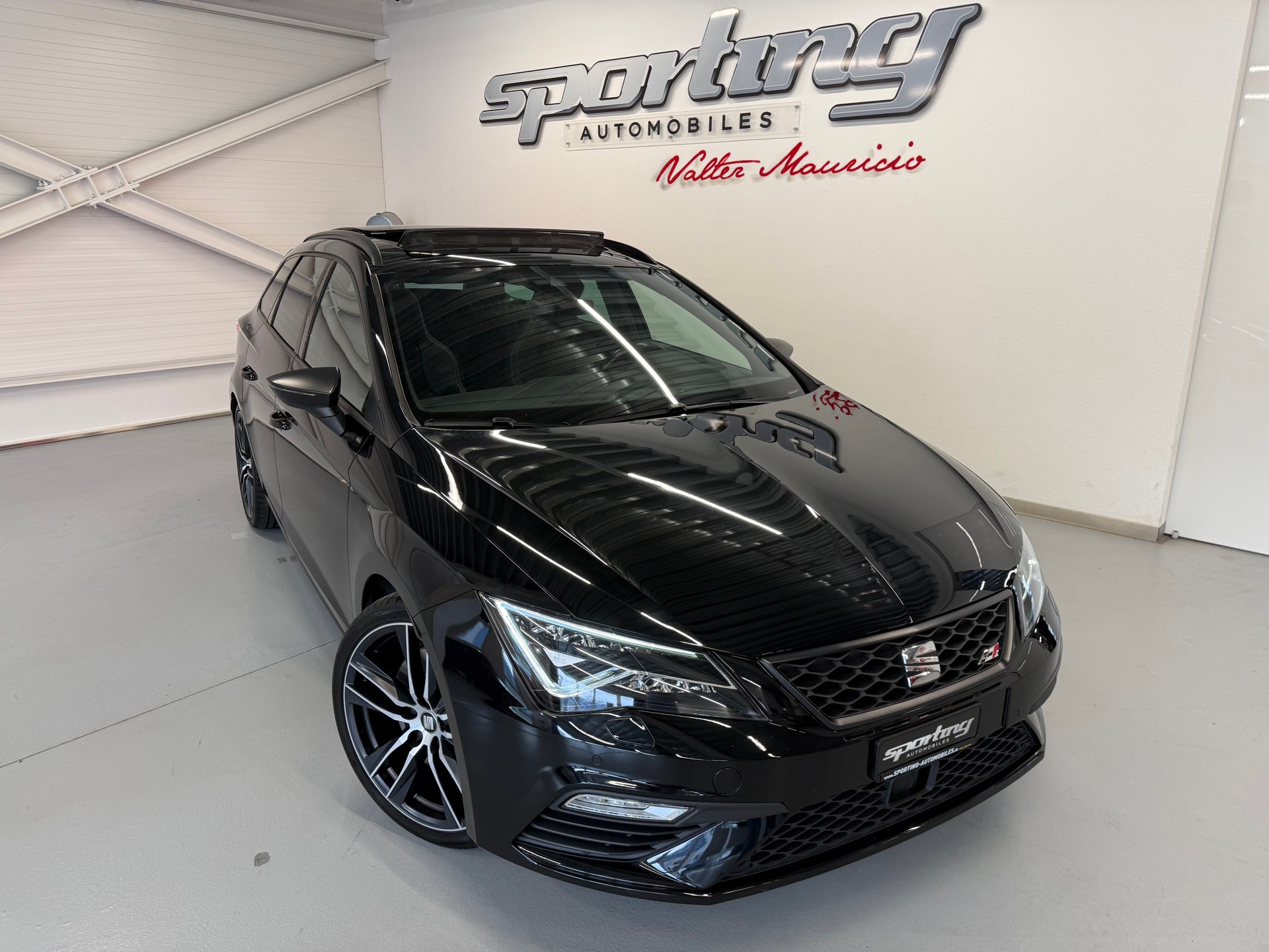 SEAT Leon ST 2.0 TSI Cupra 300 4 Drive DSG-image-0