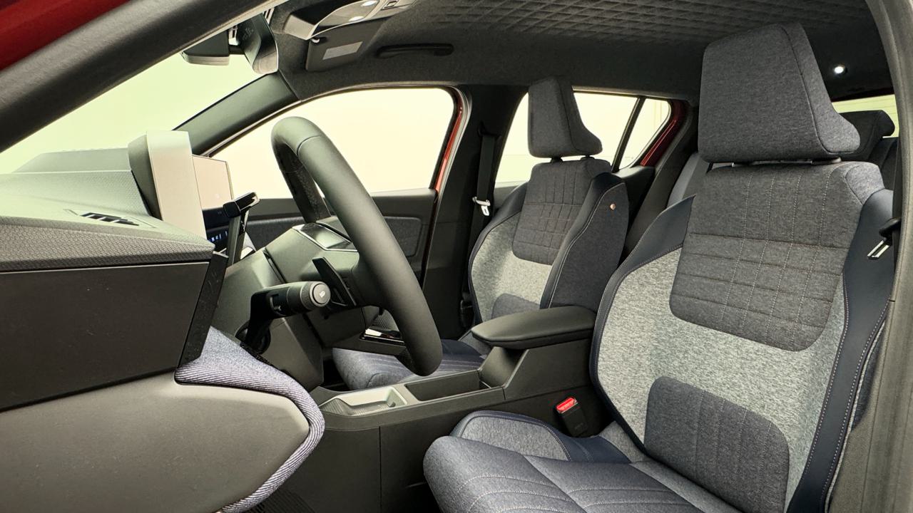 RENAULT R4 E-Tech Comfort Range 52 kWh Techno-image-4