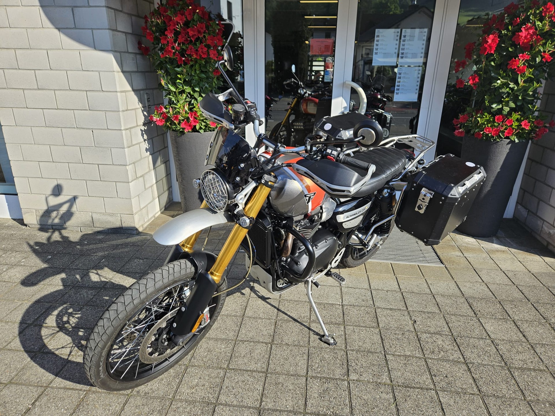 TRIUMPH Scrambler 1200 XE-showroom-element-3