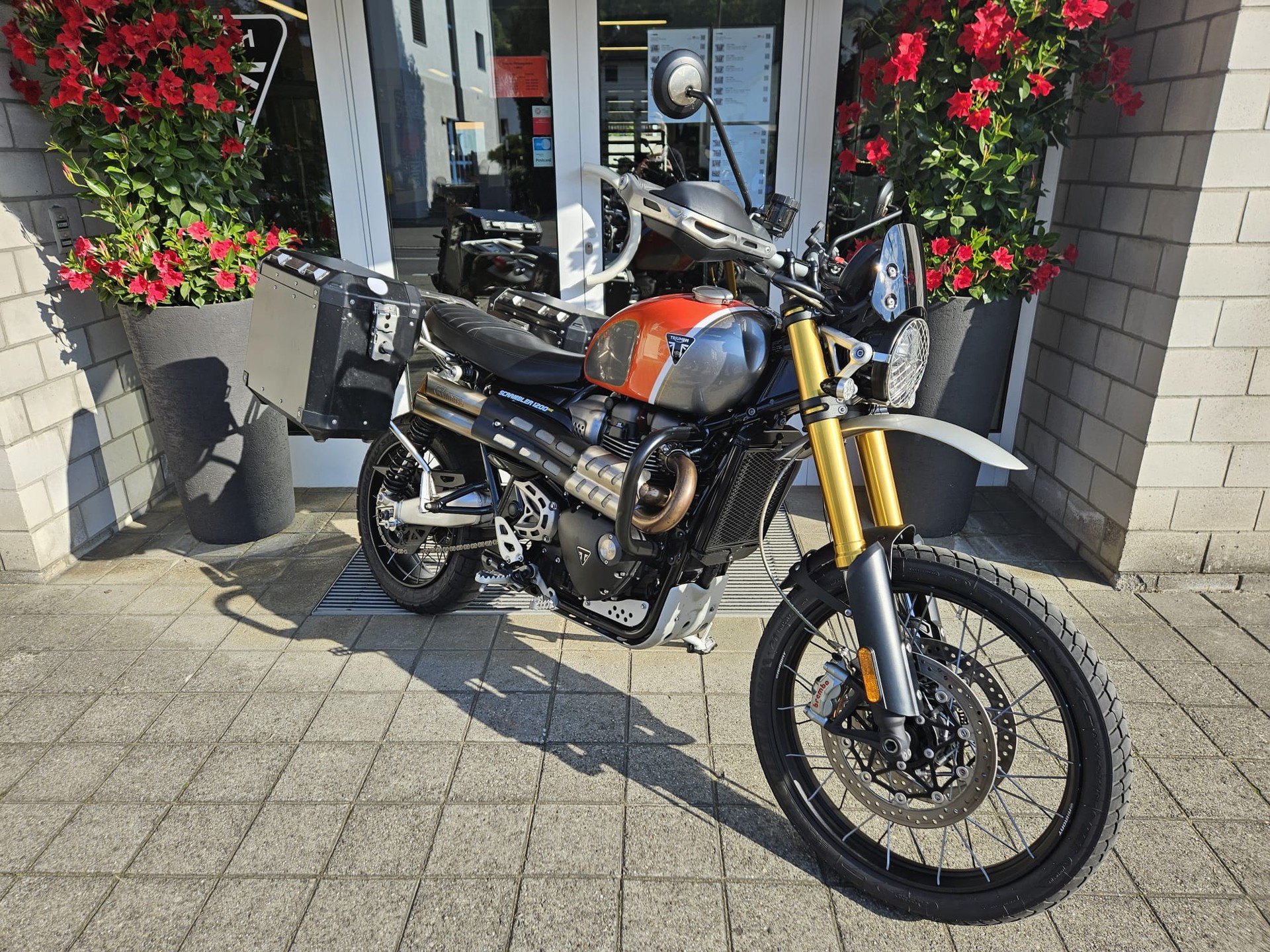 TRIUMPH Scrambler 1200 XE-showroom-element-2
