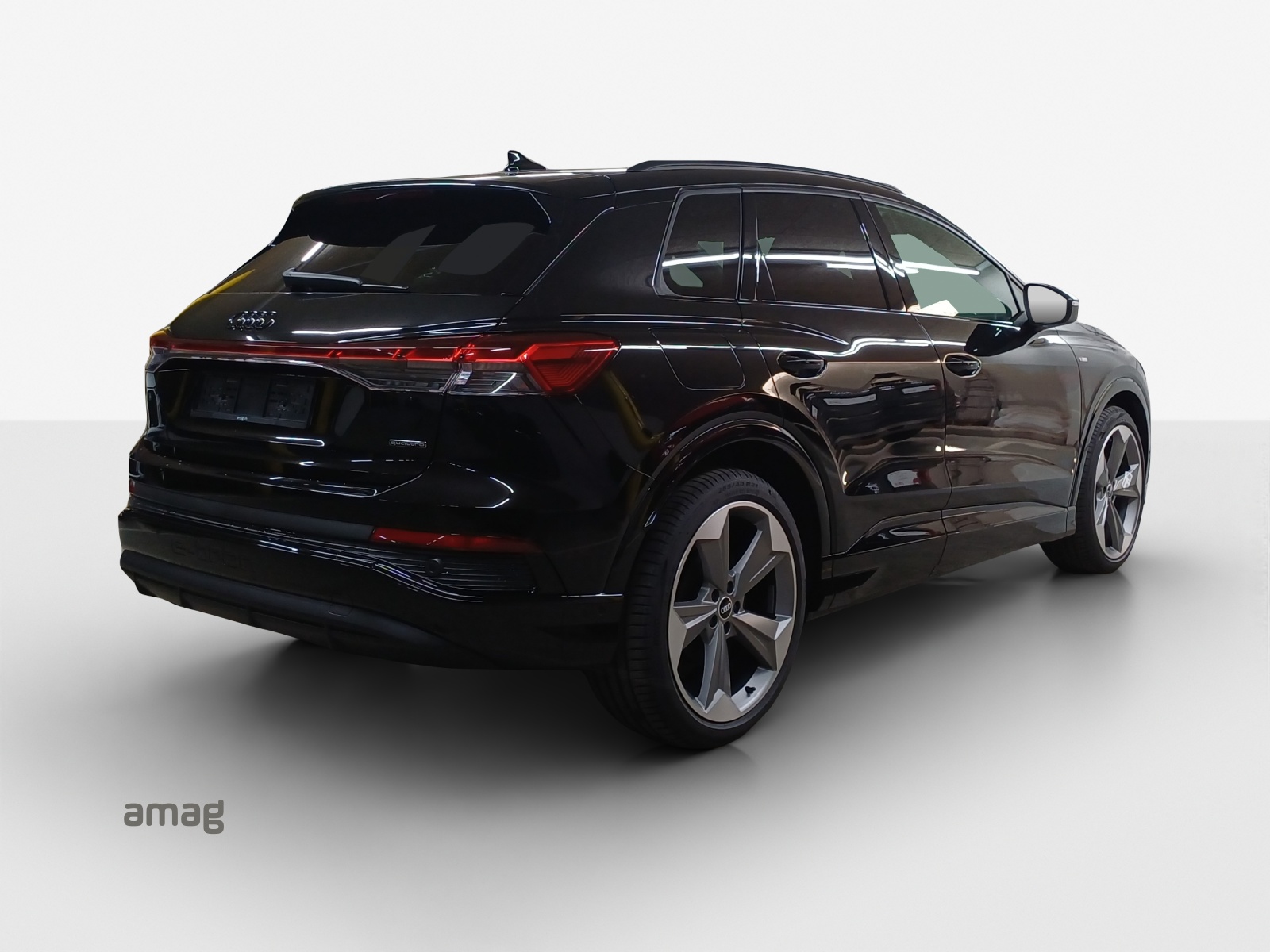 AUDI Q4 e-tron 45 quattro-image-4