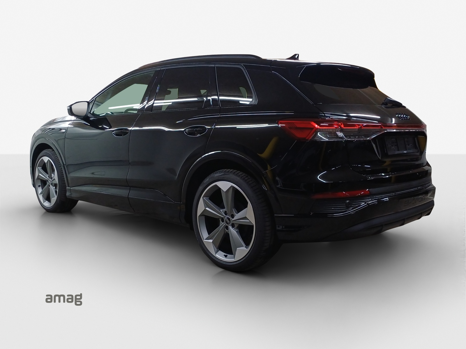 AUDI Q4 e-tron 45 quattro-image-2