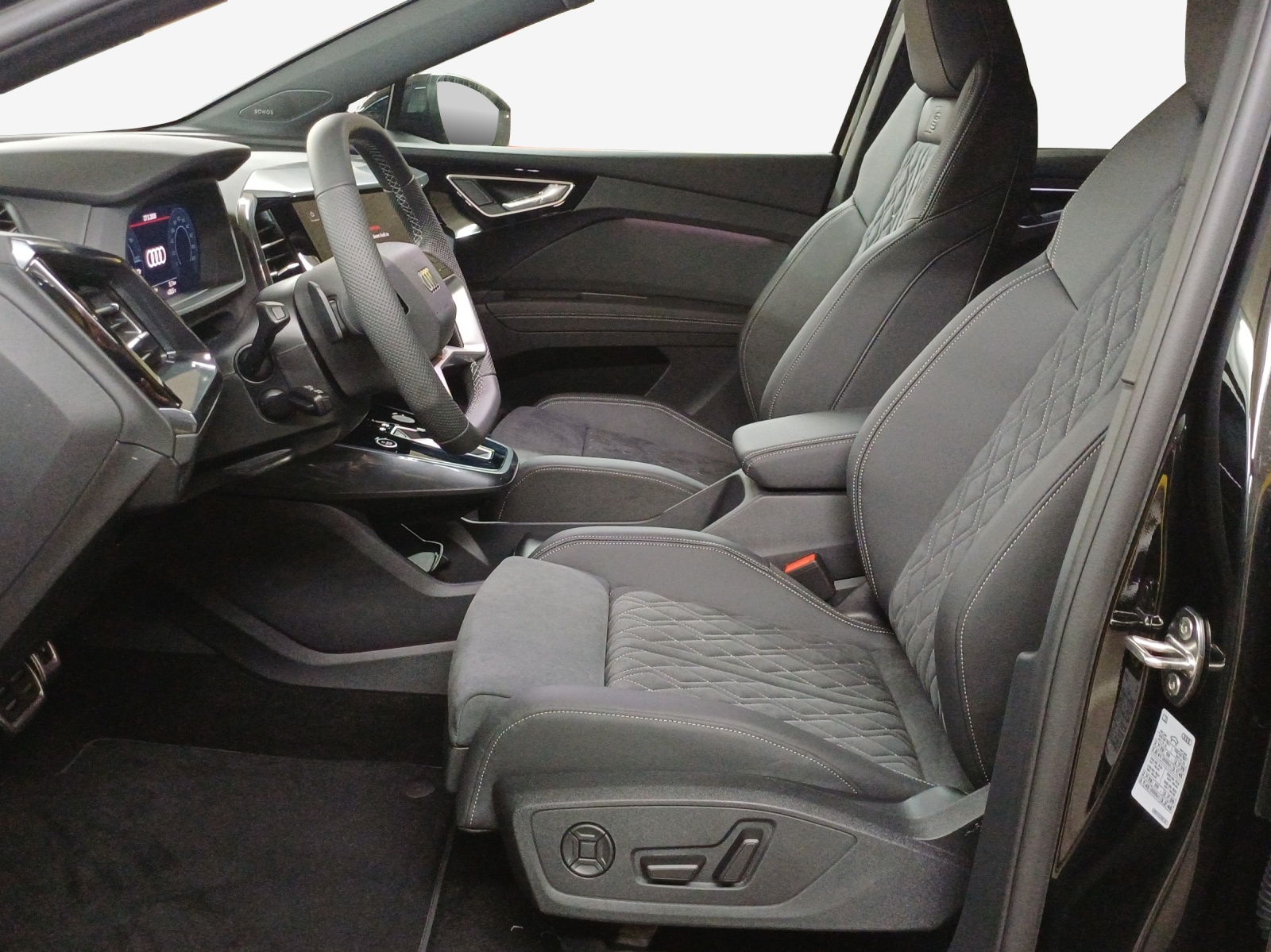 AUDI Q4 e-tron 45 quattro-image-7