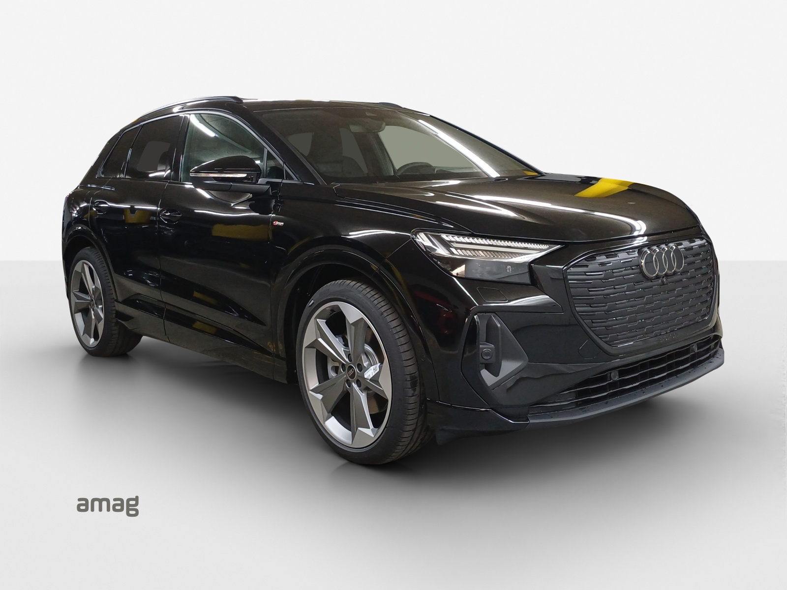 AUDI Q4 e-tron 45 quattro-image-5