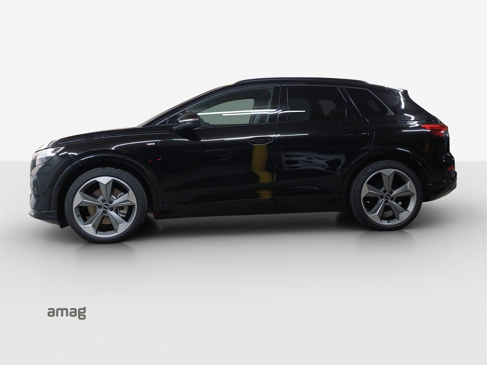 AUDI Q4 e-tron 45 quattro-image-1