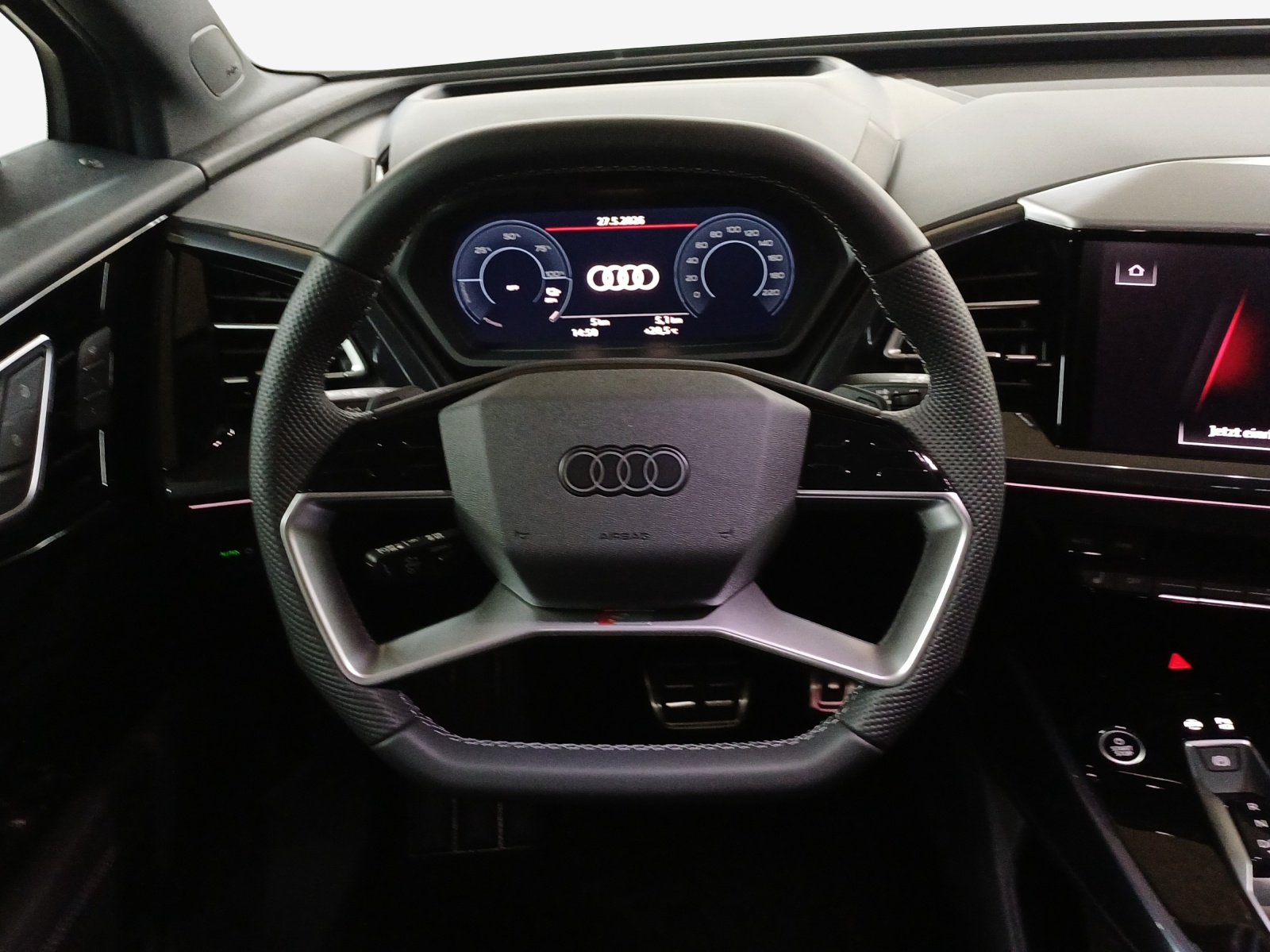 AUDI Q4 e-tron 45 quattro-image-9