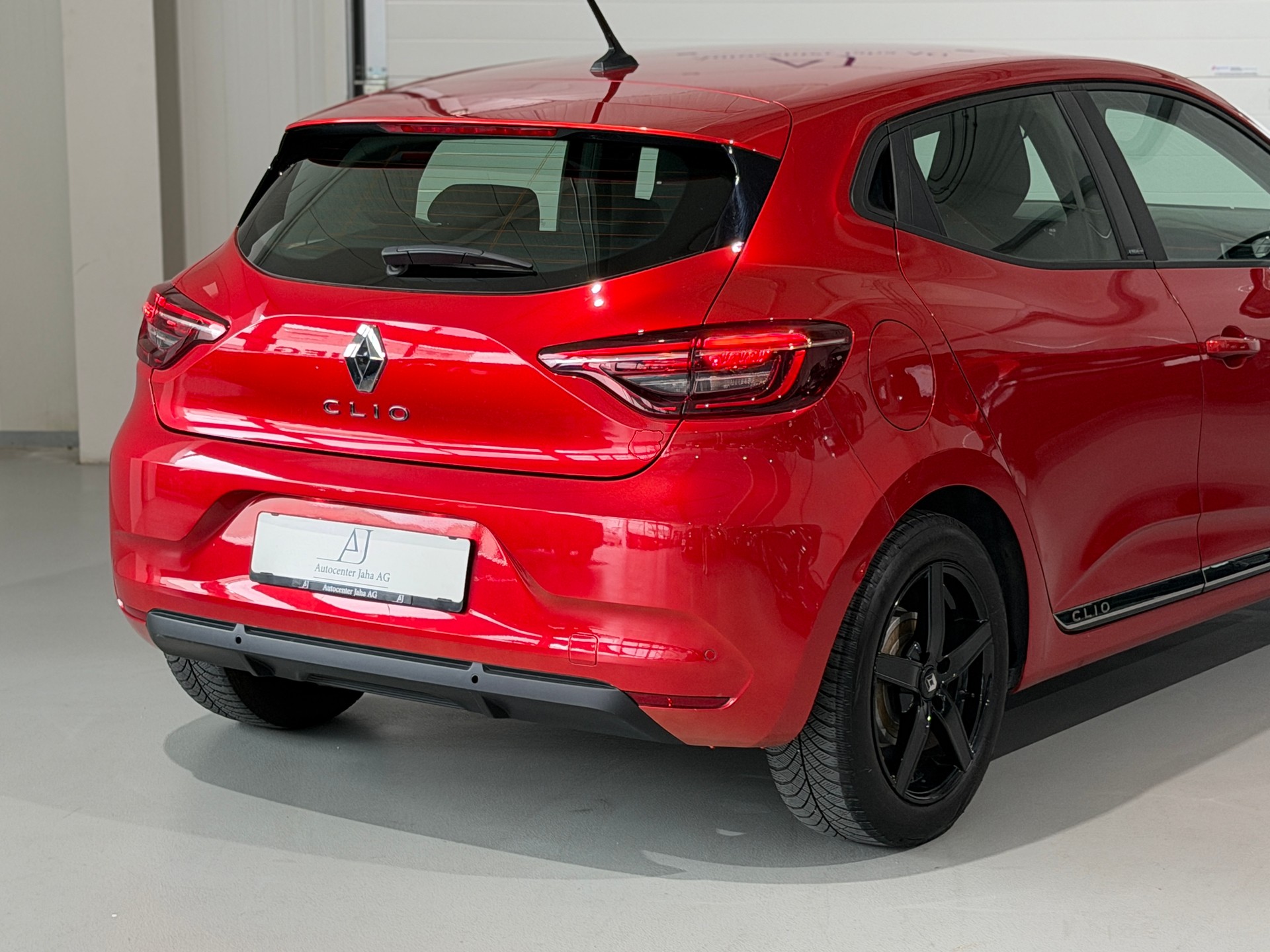 RENAULT Clio 1.6 E-Tech Business (CH)-image-5
