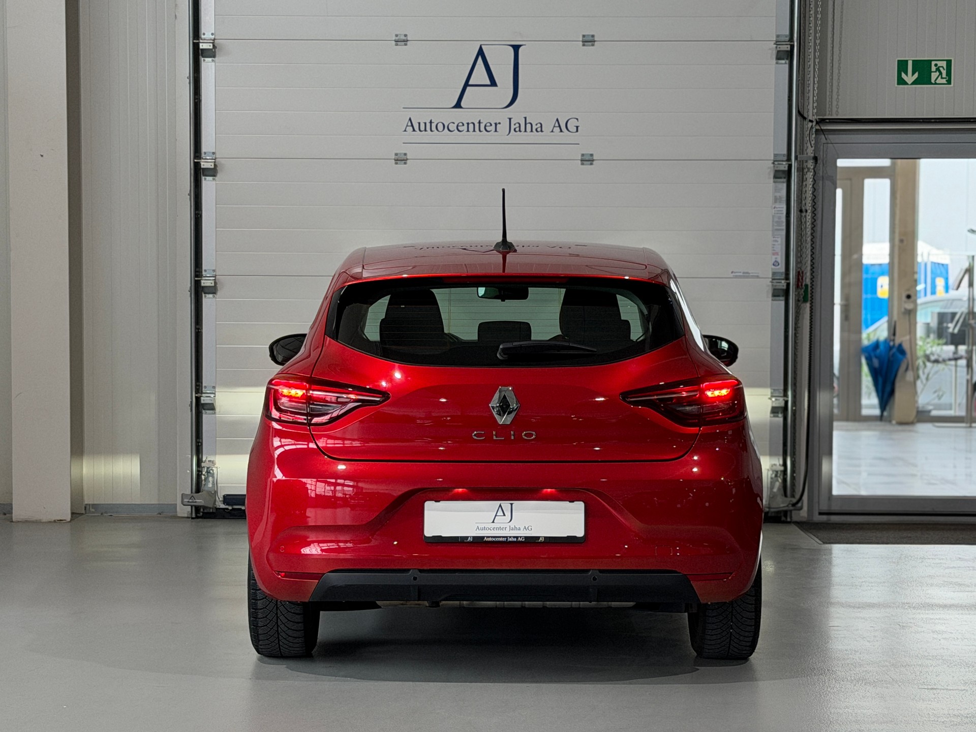 RENAULT Clio 1.6 E-Tech Business (CH)-image-16