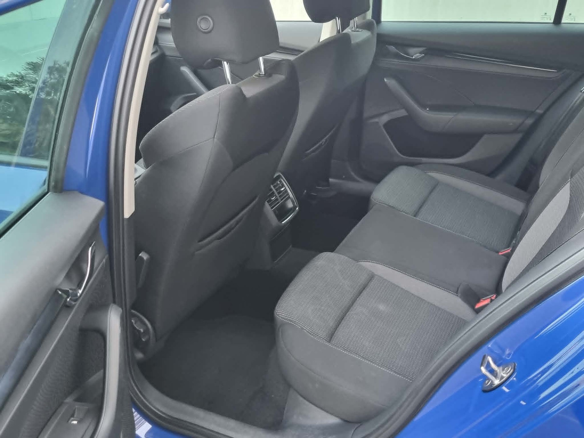 SKODA Octavia Combi 2.0 TDI DSG Style-image-11