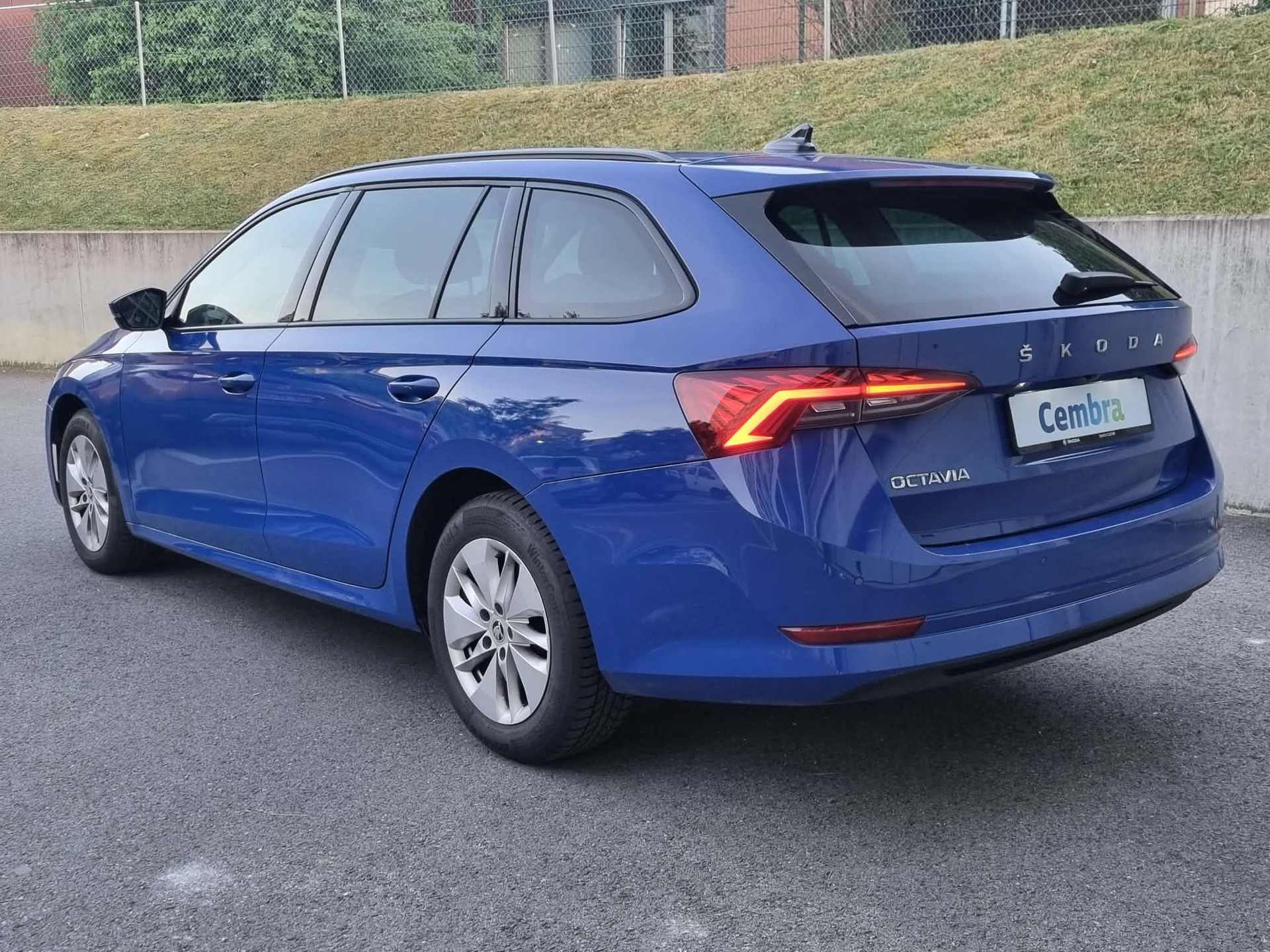 SKODA Octavia Combi 2.0 TDI DSG Style-image-4