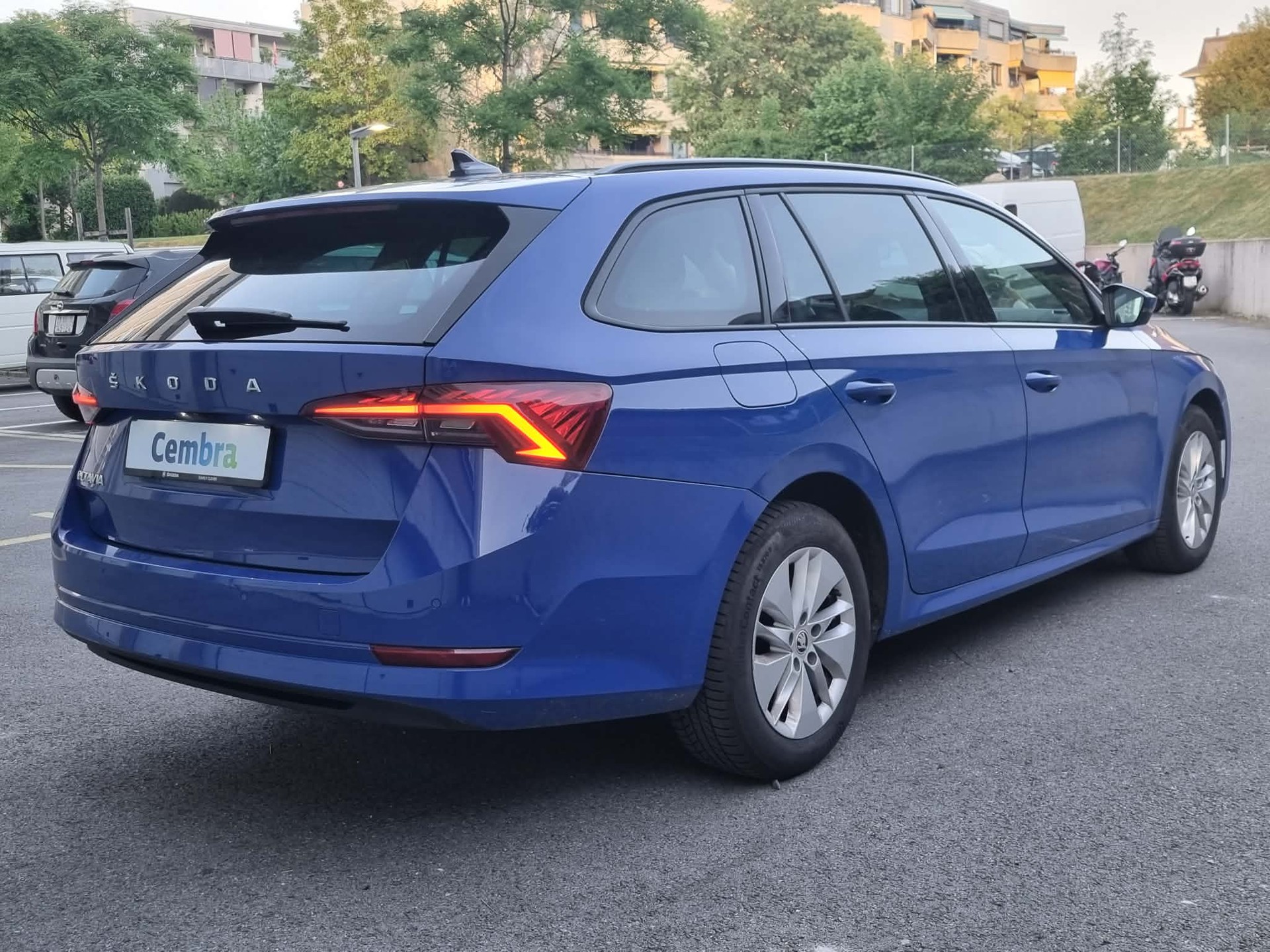 SKODA Octavia Combi 2.0 TDI DSG Style-image-3
