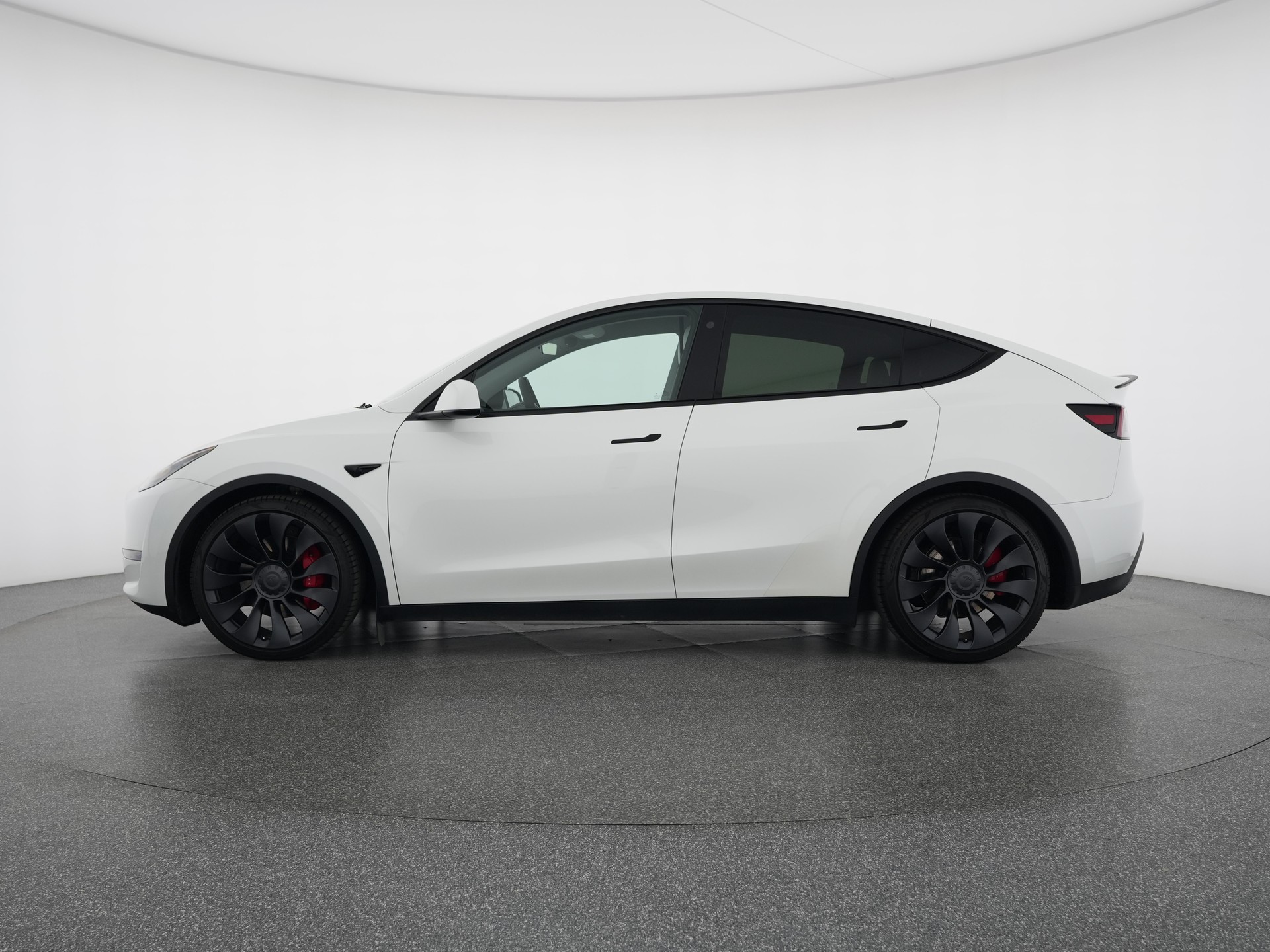 TESLA Model Y Long Range All-Wheel Drive Performance-image-1