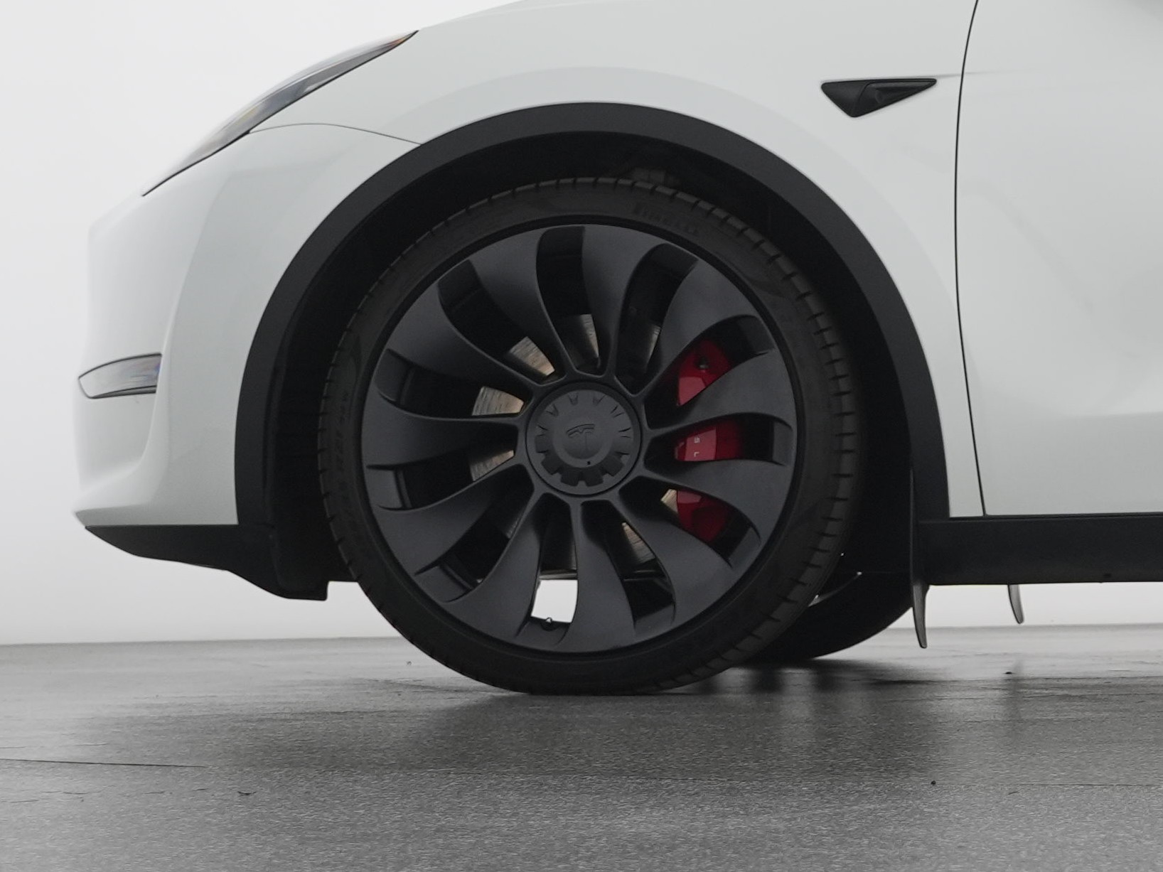 TESLA Model Y Long Range All-Wheel Drive Performance-image-2