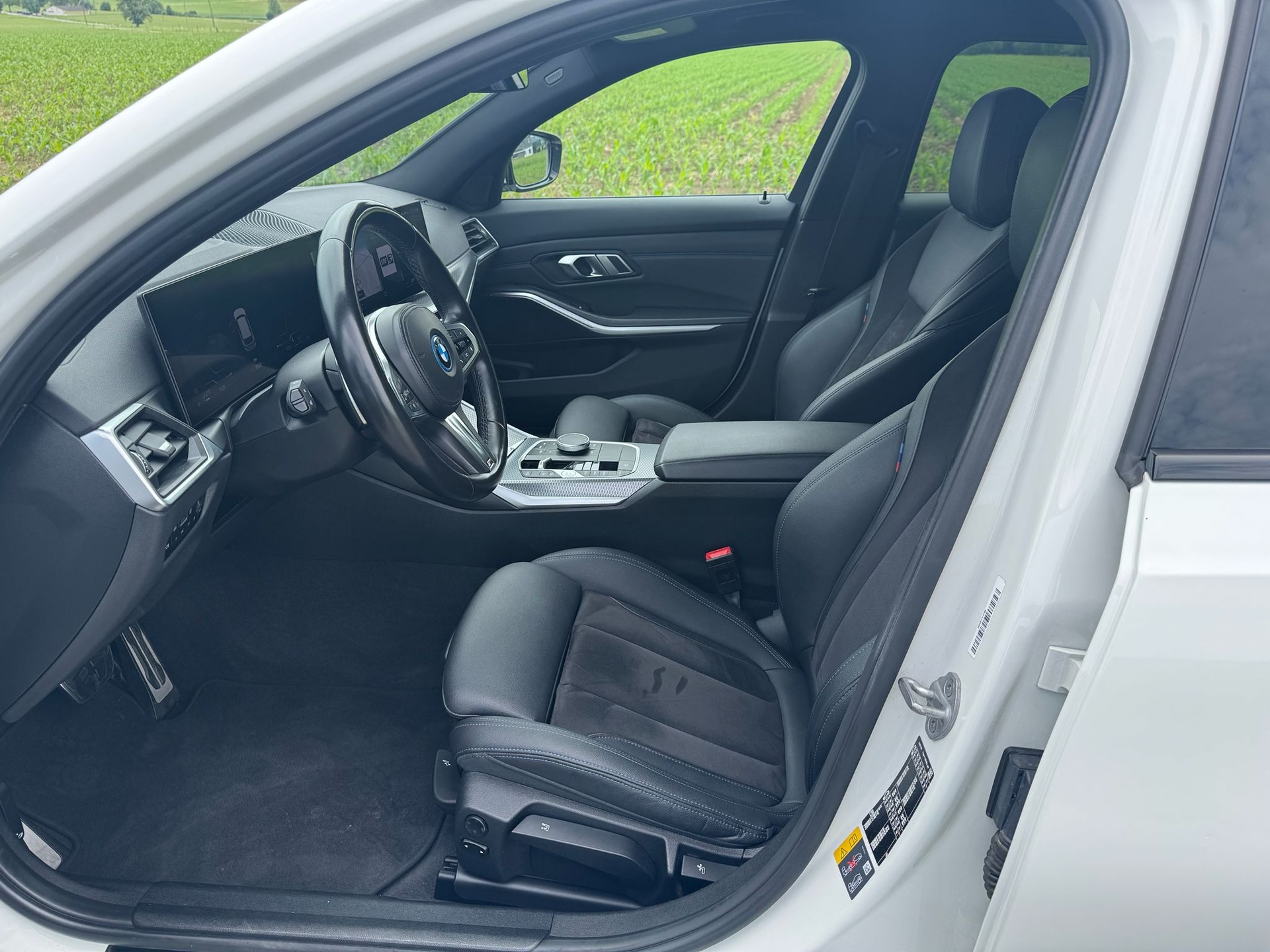 BMW 330e Steptronic M Sport Pro-image-6