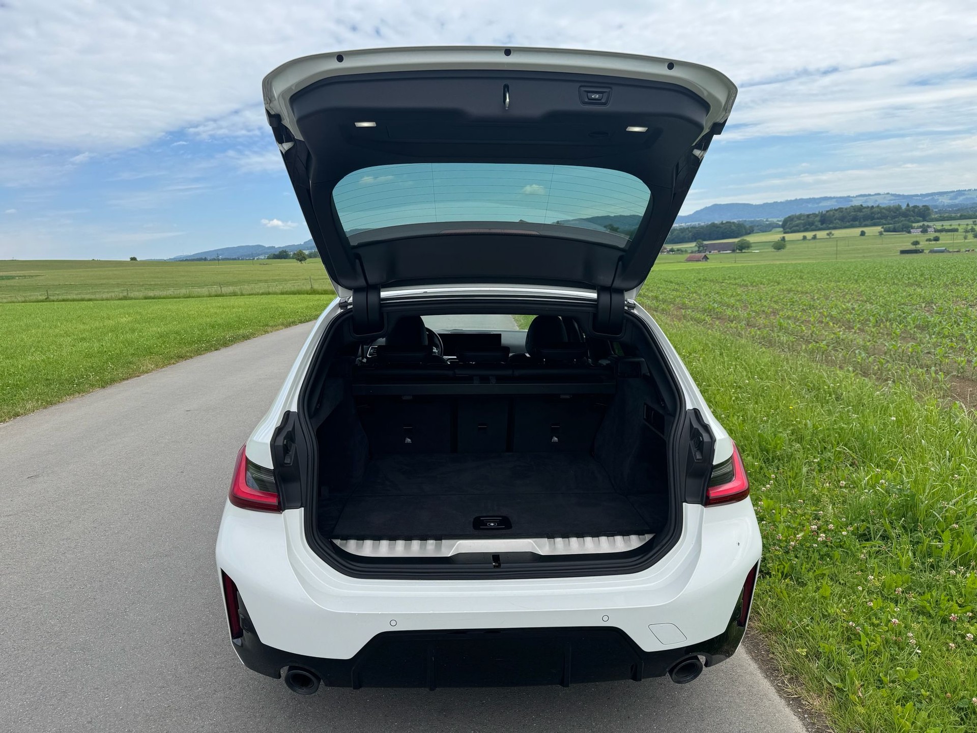 BMW 330e Steptronic M Sport Pro-image-5