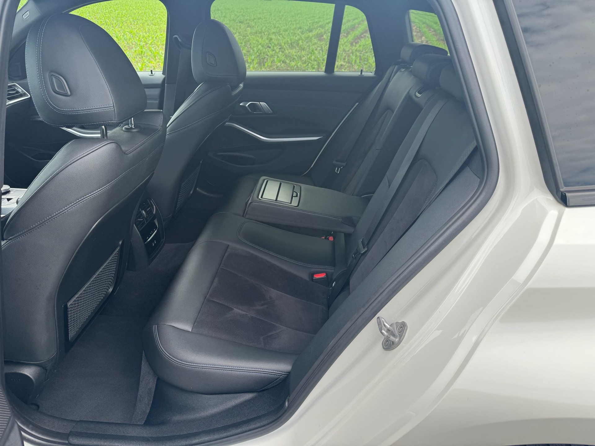 BMW 330e Steptronic M Sport Pro-image-7