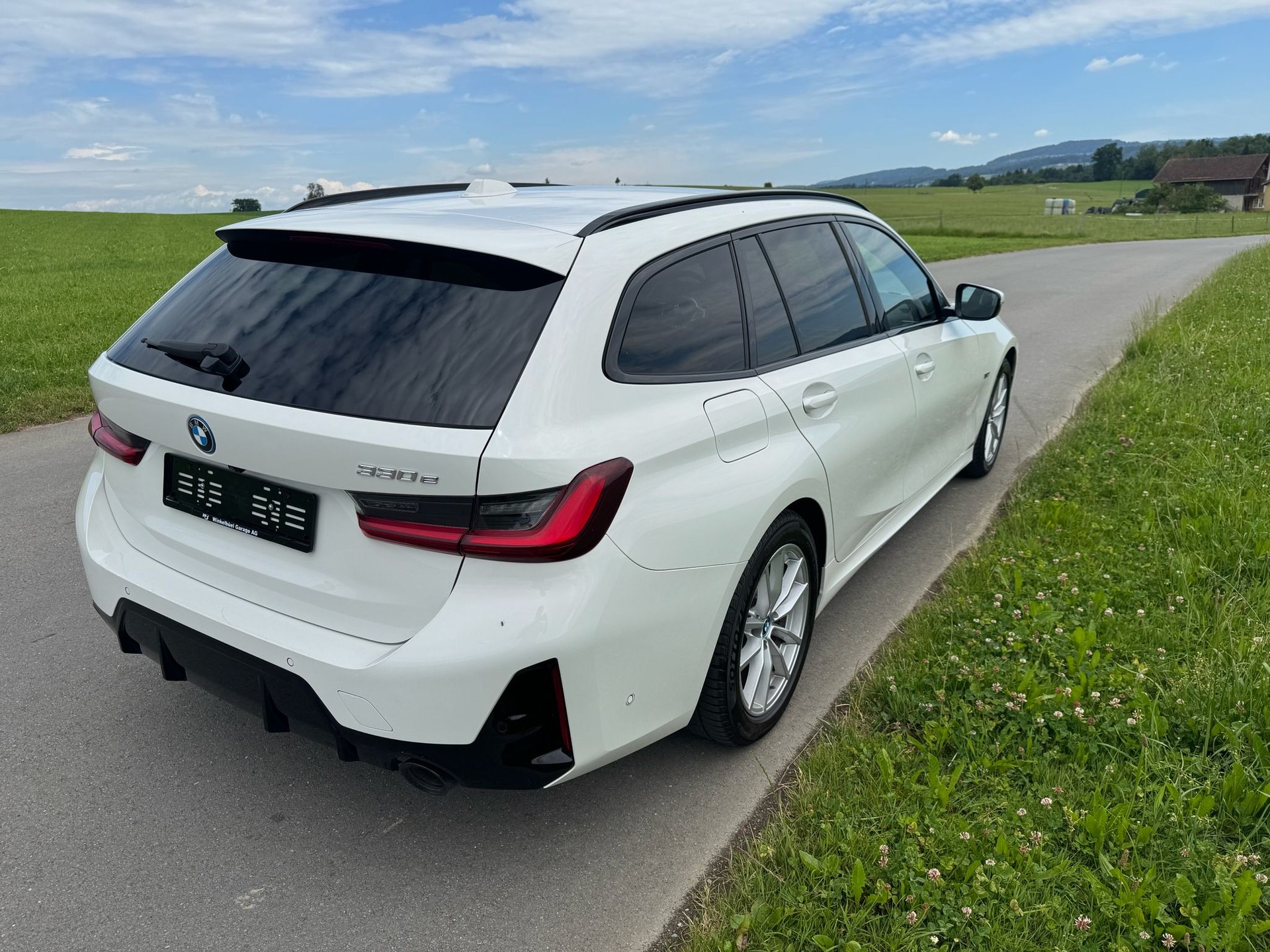 BMW 330e Steptronic M Sport Pro-image-3