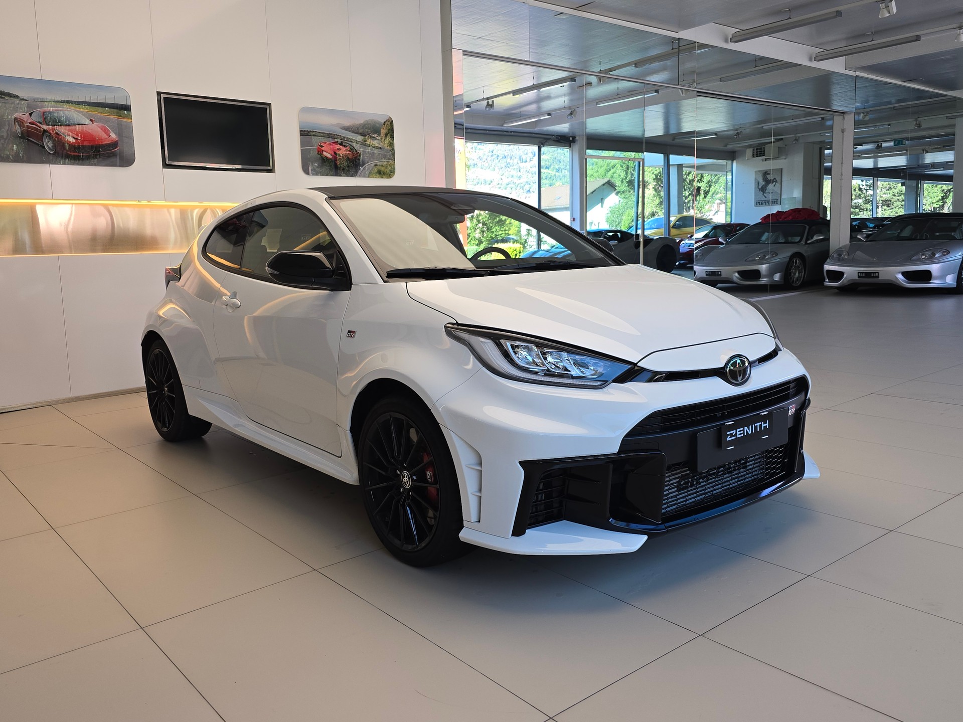 TOYOTA Yaris 1.6 GR Sport-image-2