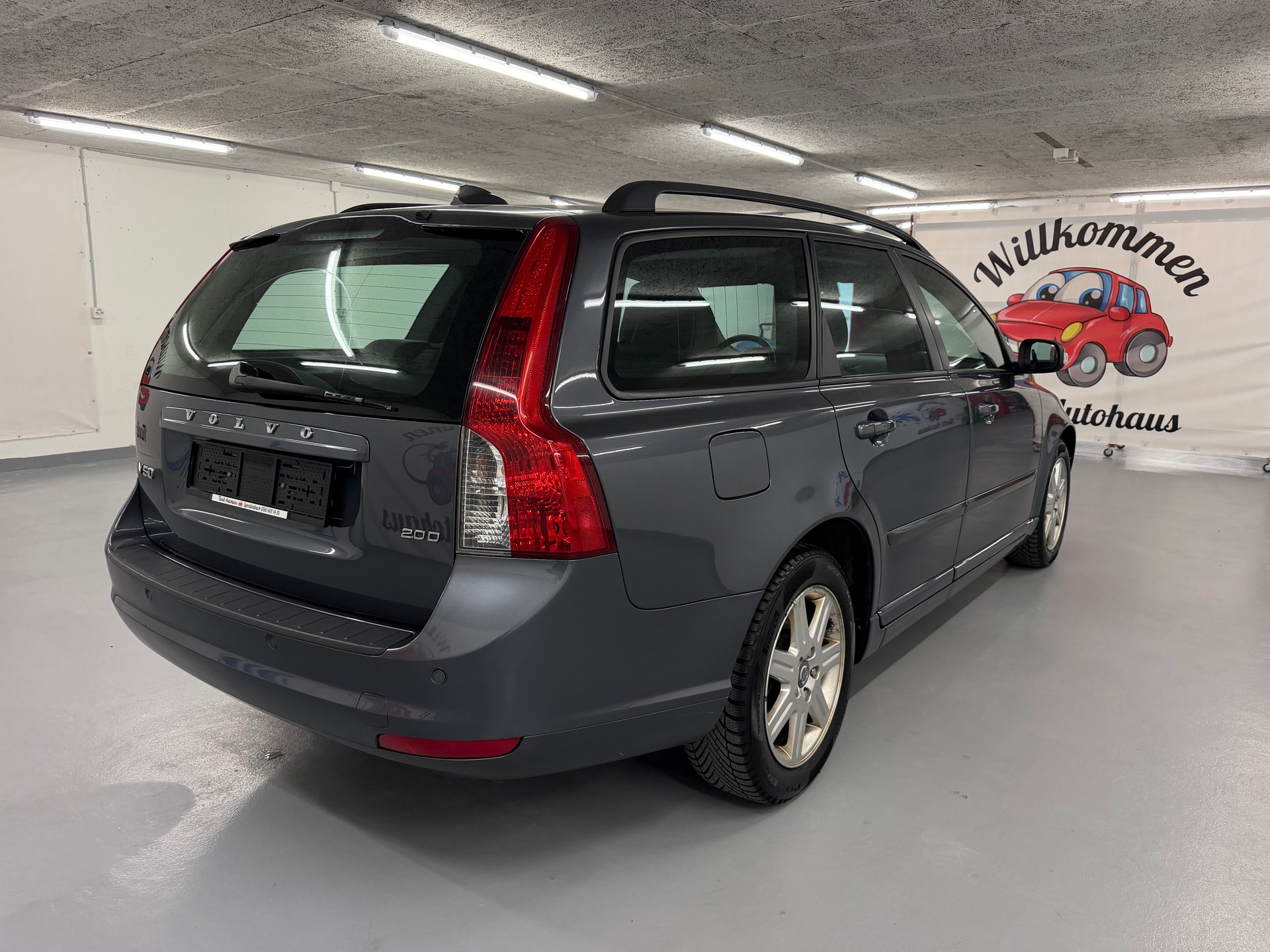 VOLVO V50 2.0D Kinetic Powershift-showroom-element-3