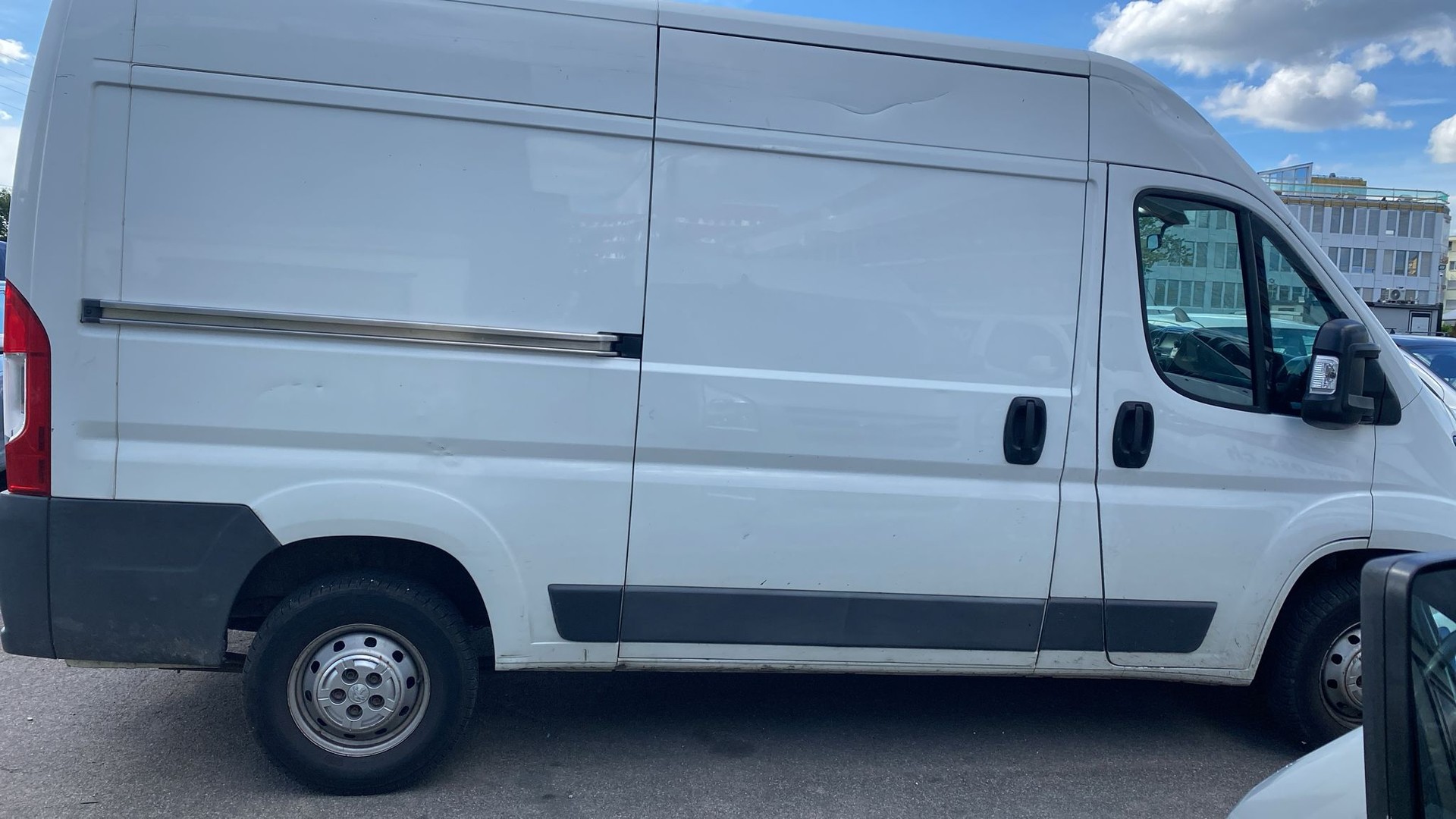 PEUGEOT Boxer 2.2 HDI 335 Allure L2H2-image-9