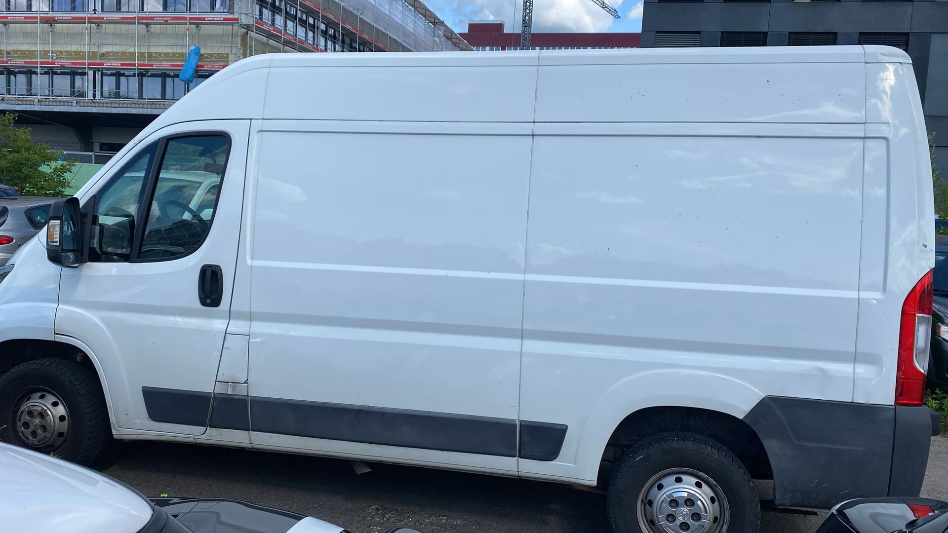 PEUGEOT Boxer 2.2 HDI 335 Allure L2H2-image-5